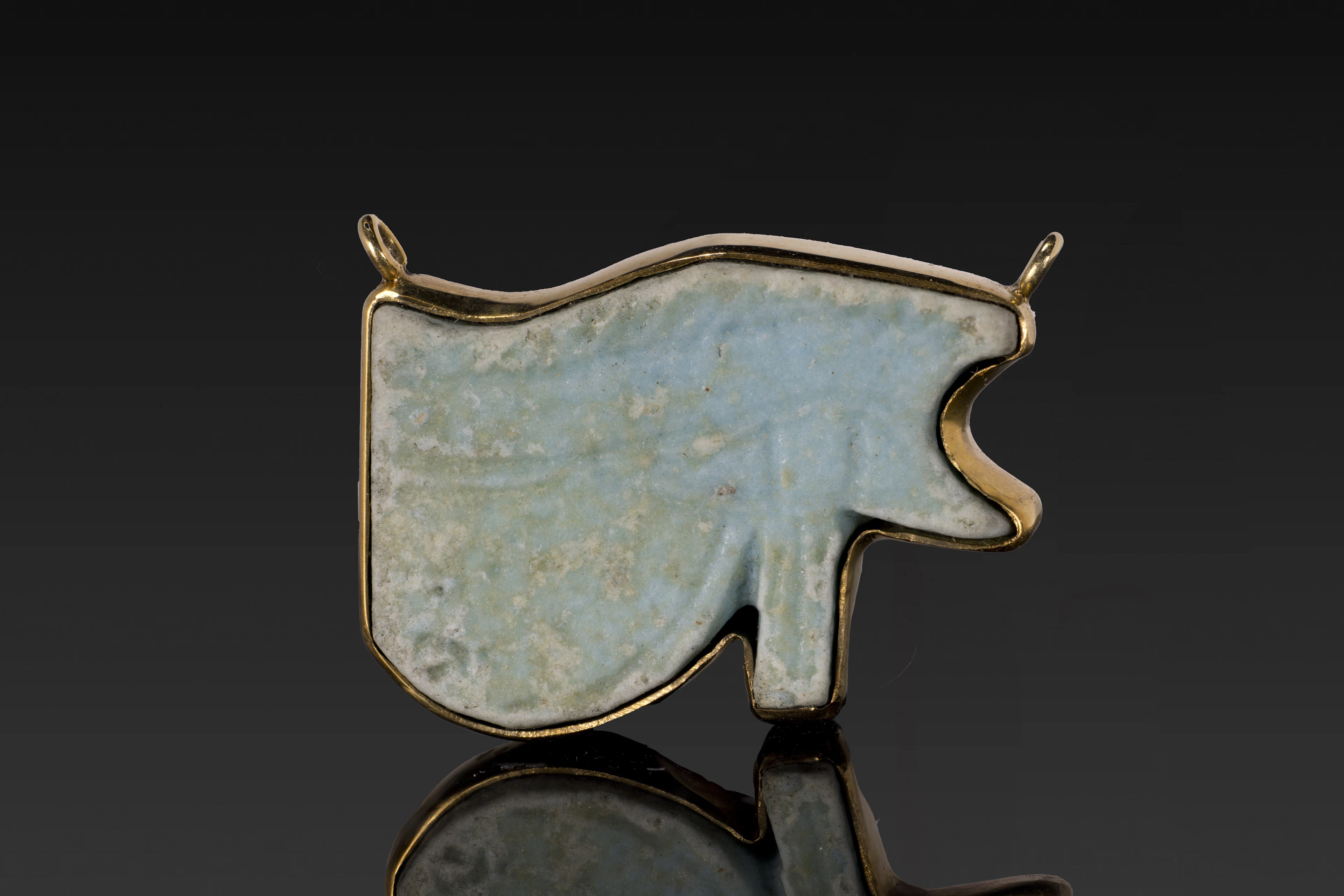 EGYPTIAN FAIENCE EYE AMULET IN GOLD PENDANT