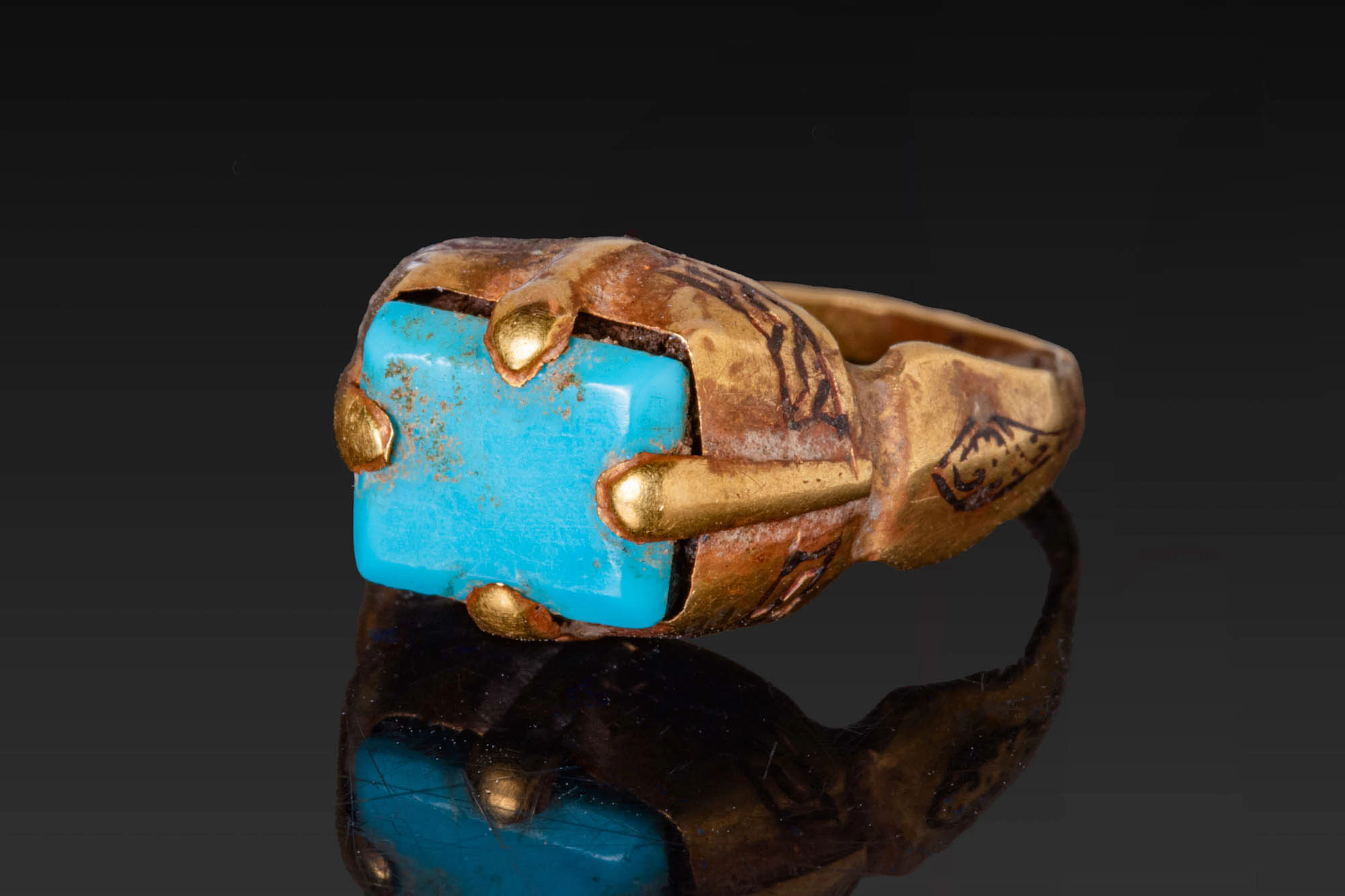 SELJUK GOLD AND NIELLO RING WITH TURQUOISE CABOCHON
