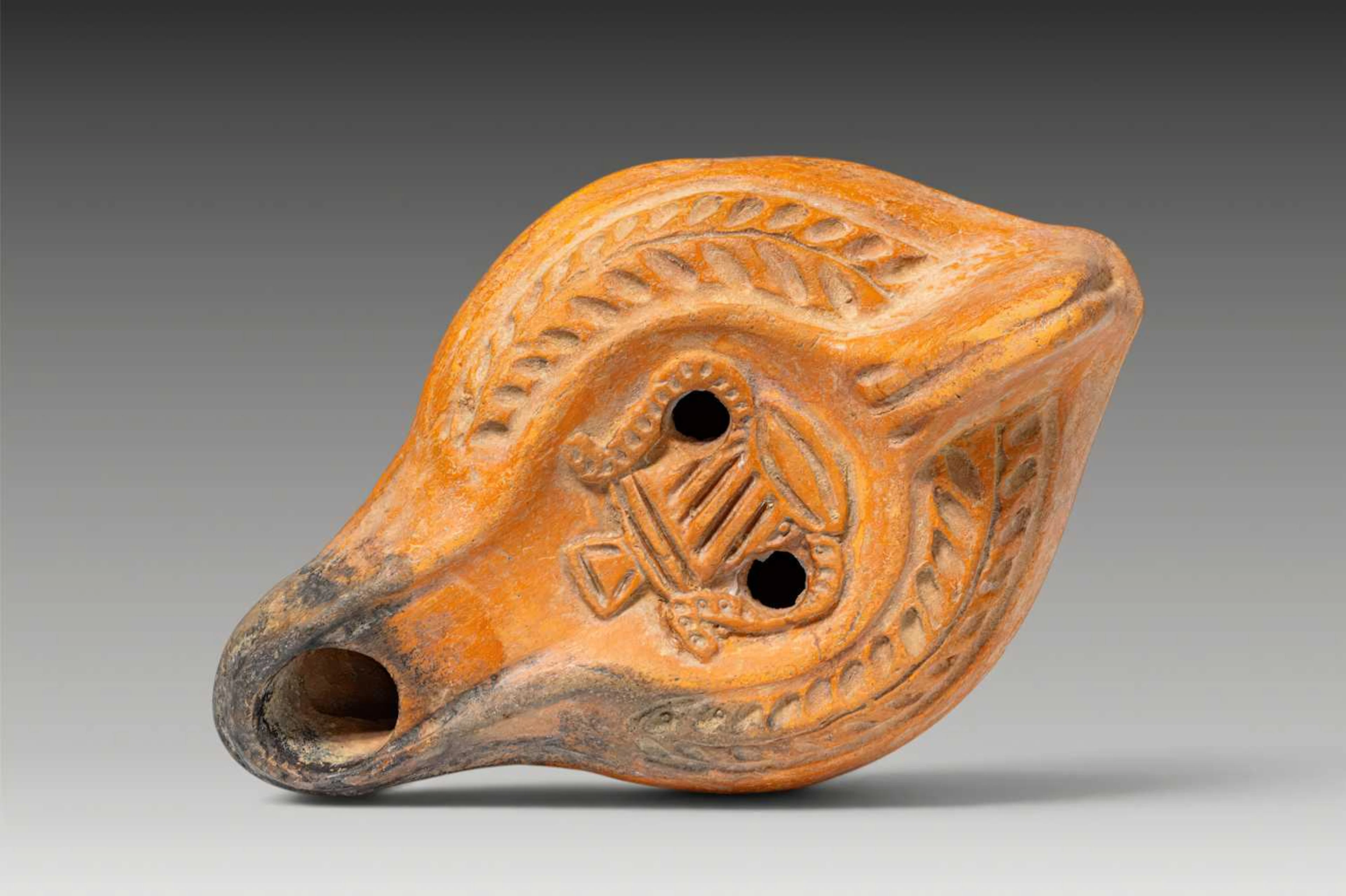 LATE ROMAN TERRACOTTA OIL LAMP WITH KRATER