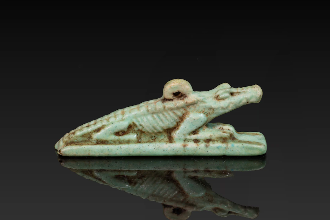EGYPTIAN FAIENCE CROCODILE PENDANT AMULET