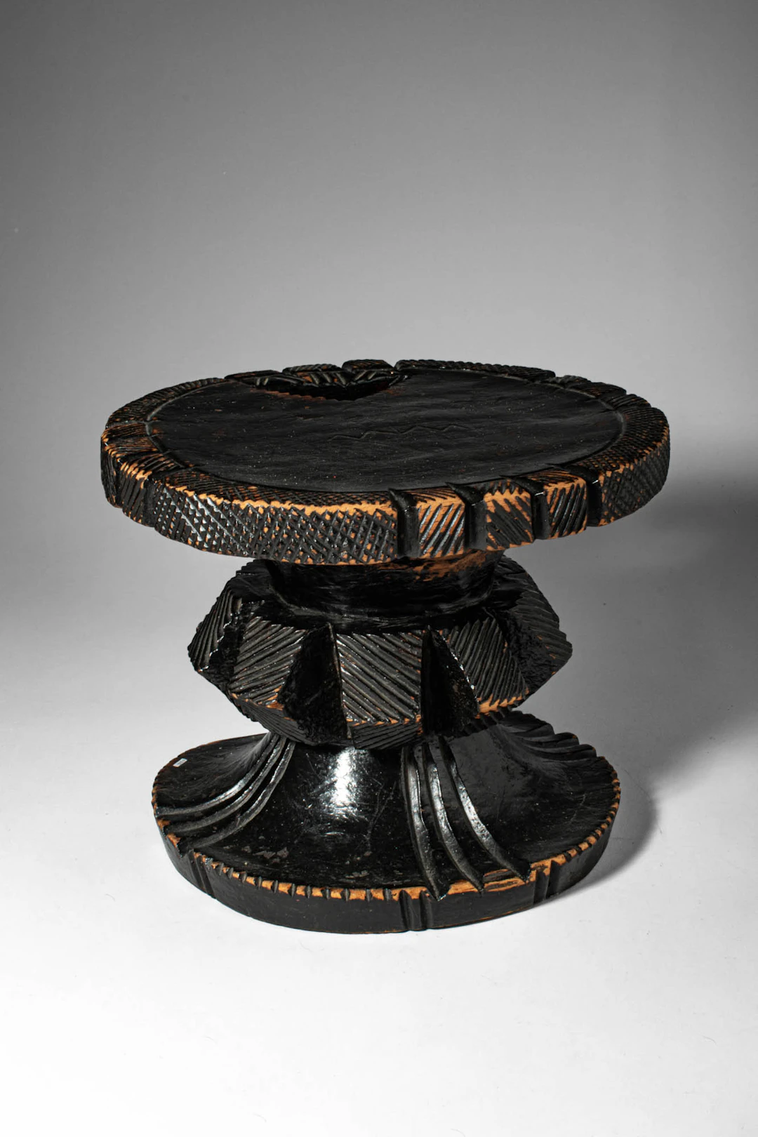 MANGBETU WOODEN STOOL