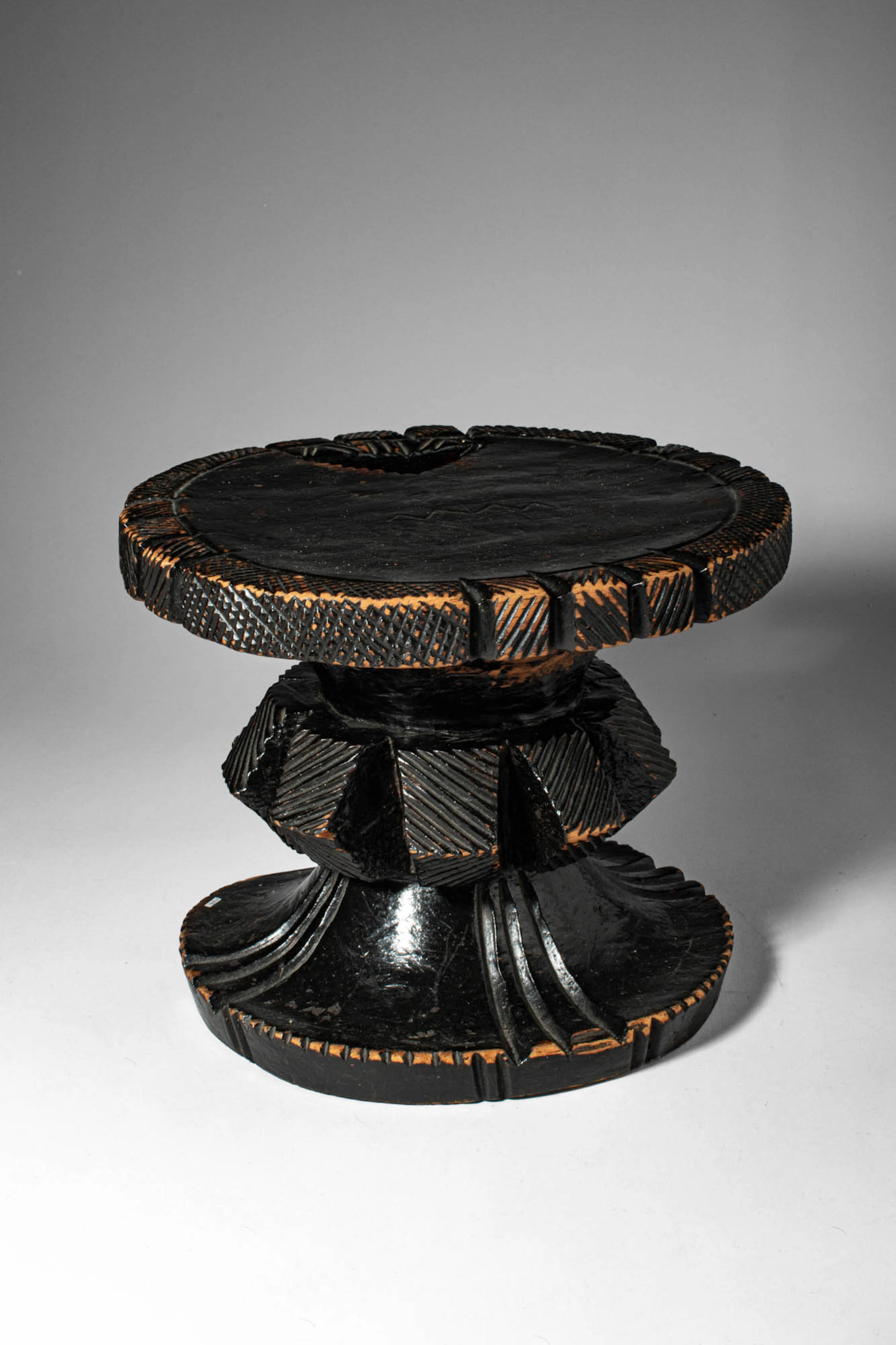 MANGBETU WOODEN STOOL