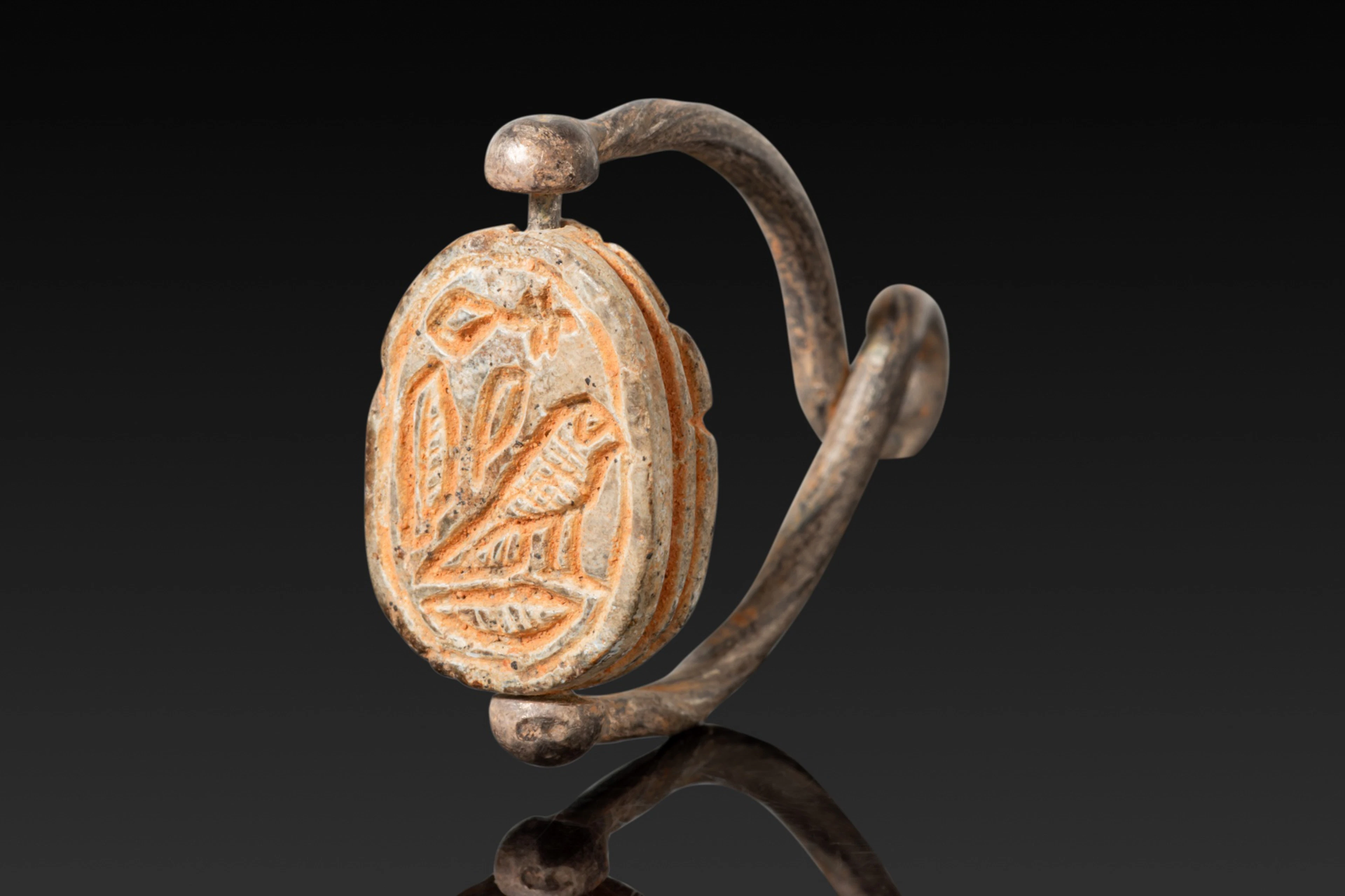 EGYPTIAN STEATITE SCARAB WITH BIRD AND HIEROGLYPHIC SIGNS IN SILVER PENDANT
