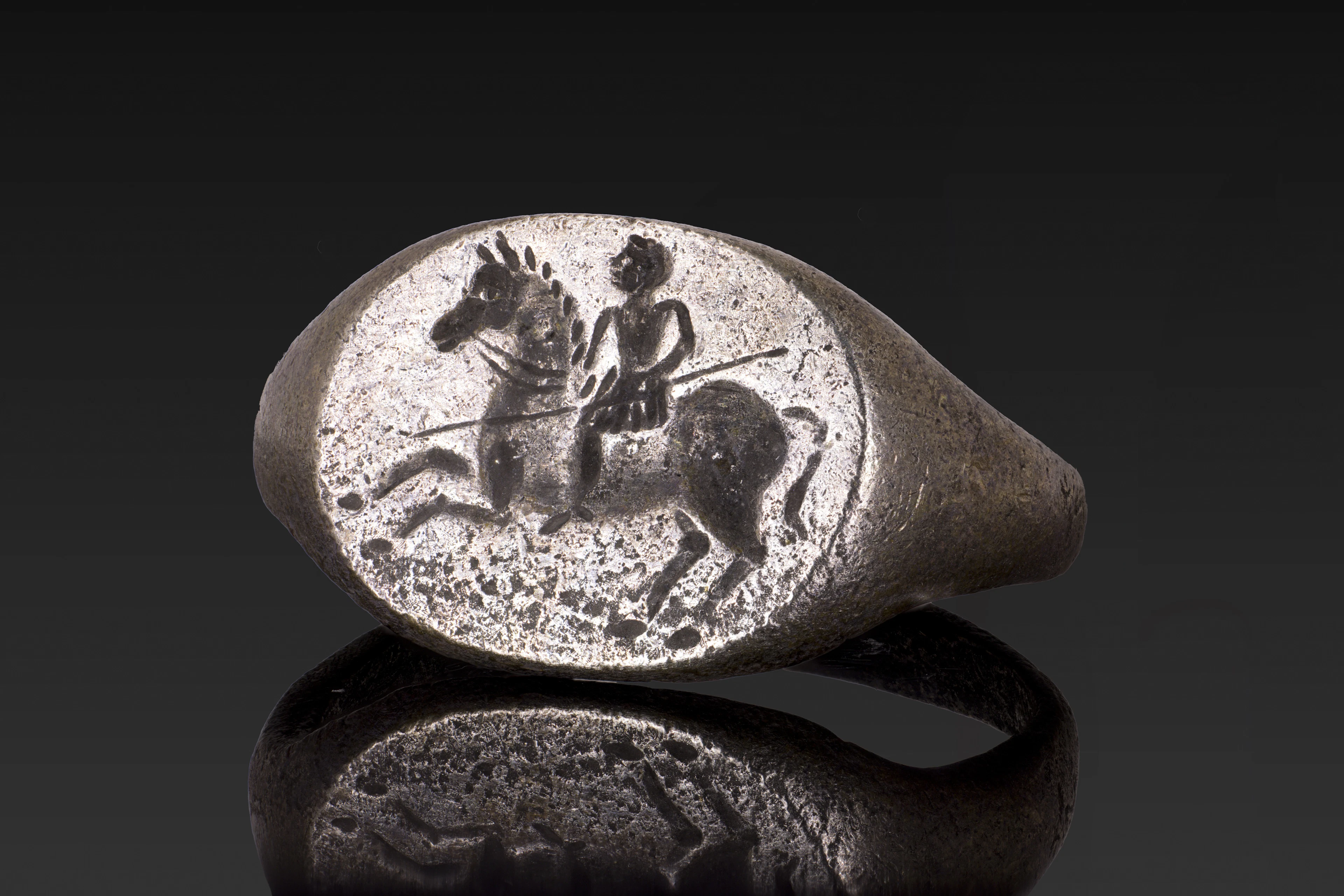 LARGE ROMAN SOLID SILVER RING WITH HORSE RIDER