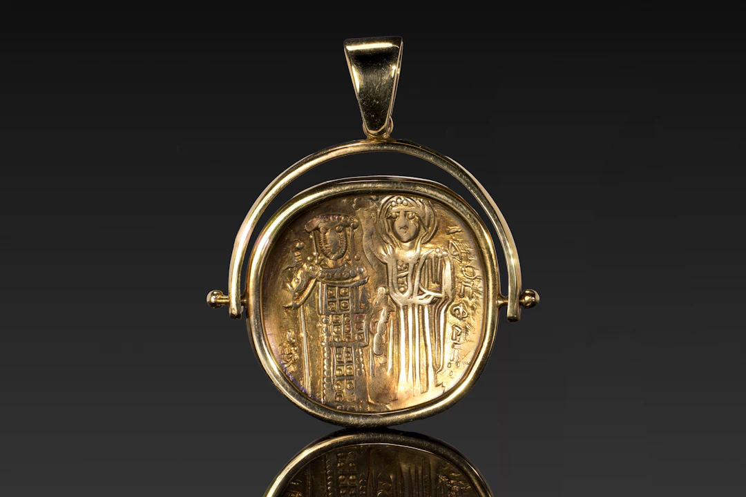BYZANTINE GOLD HYPERPYRON OF JOHN III DUCAS VATATZES IN GOLD PENDANT