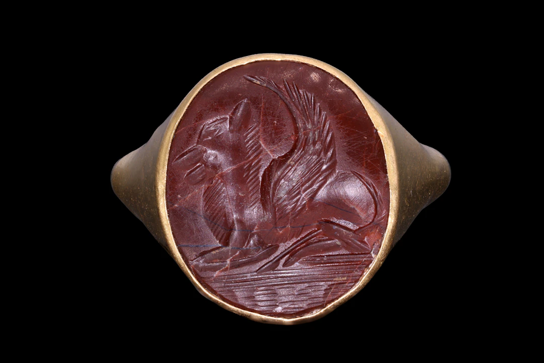 SASANIAN GOLD RING WITH RED JASPER INTAGLIO OF MYTHOLOGICAL WINGED CREATURE