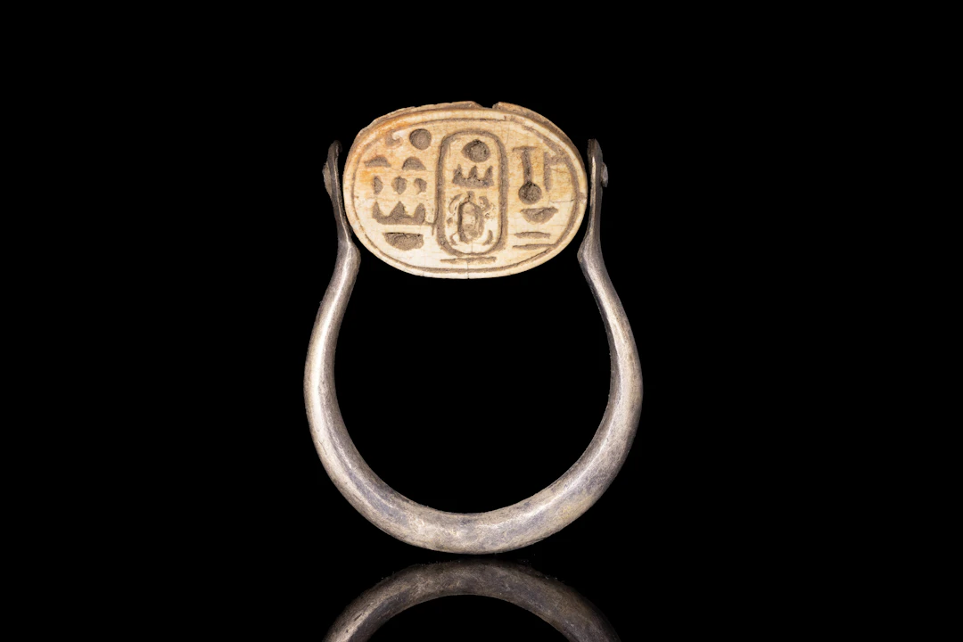 EGYPTIAN STEATITE SCARAB WITH THUTMOSIS III CARTOUCHE IN SILVER RING