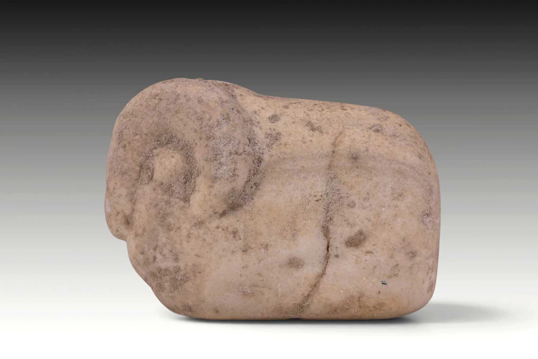 SOUTH ARABIAN MARBLE CALF FIGURINE