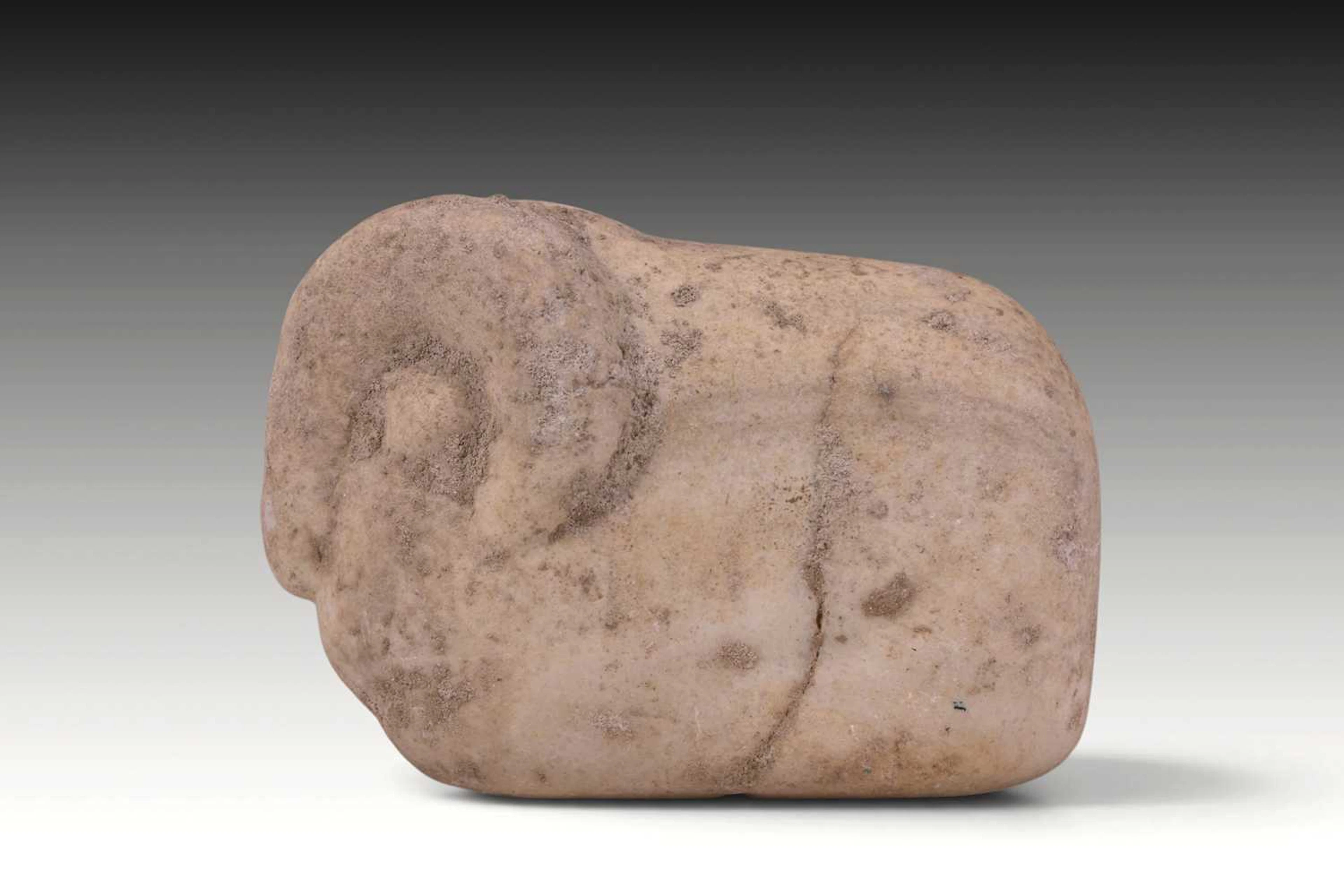 SOUTH ARABIAN MARBLE CALF FIGURINE