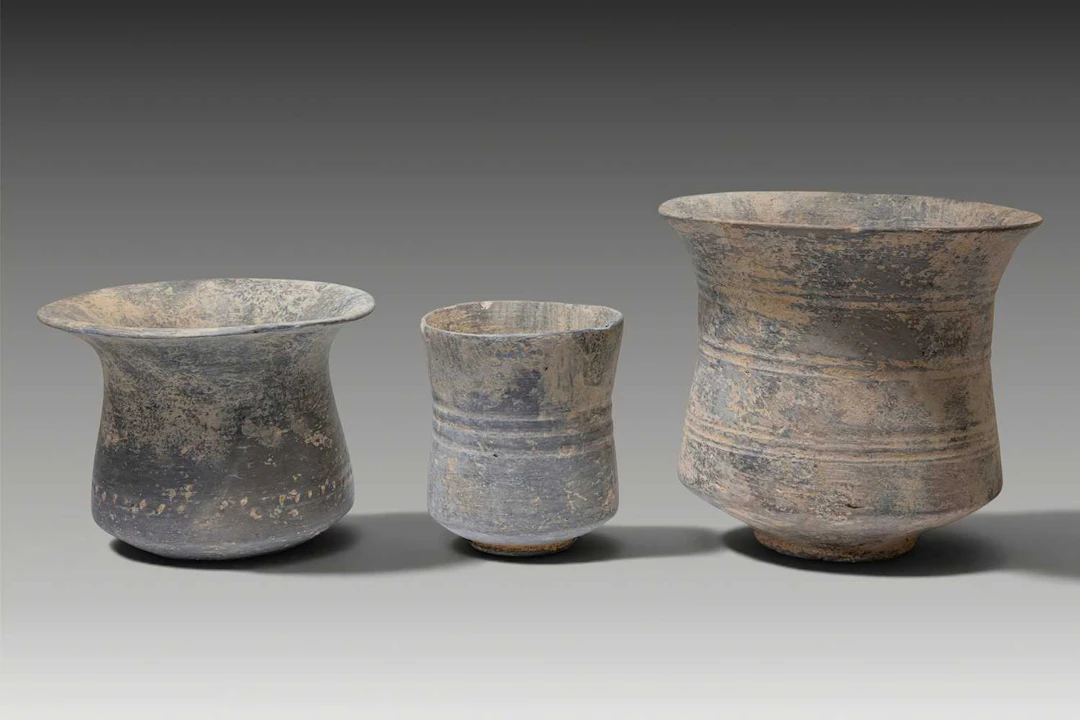THREE BACTRIA-MARGIANA BURNISHED GREY-WARE VESSELS