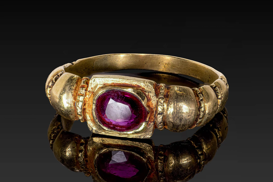 MEDIEVAL GOLD RING WITH LARGE RUBY