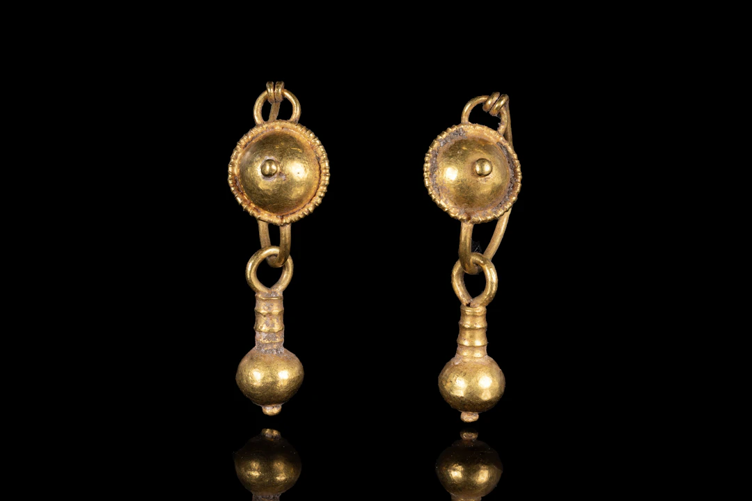 MATCHED PAIR OF ROMAN GOLD EARRINGS WITH DANGLES
