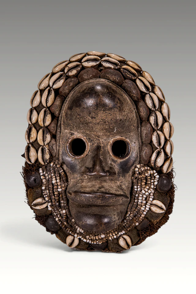 AFRICAN DAN ZAPKEI MASK WITH SHELL