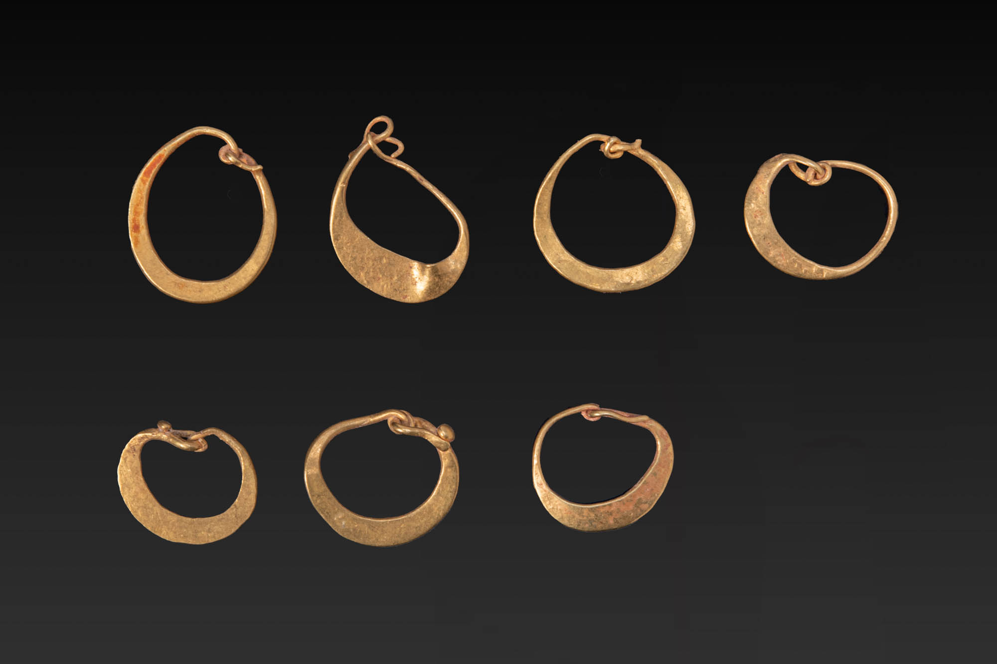 COLLECTION OF ROMAN GOLD EARRINGS