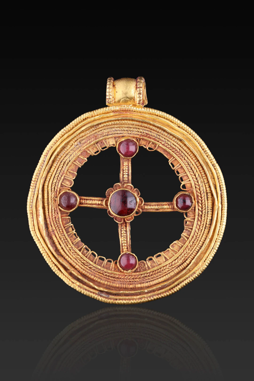 BYZANTINE GOLD AND RED GARNET PENDANT WITH CENTRAL CROSS