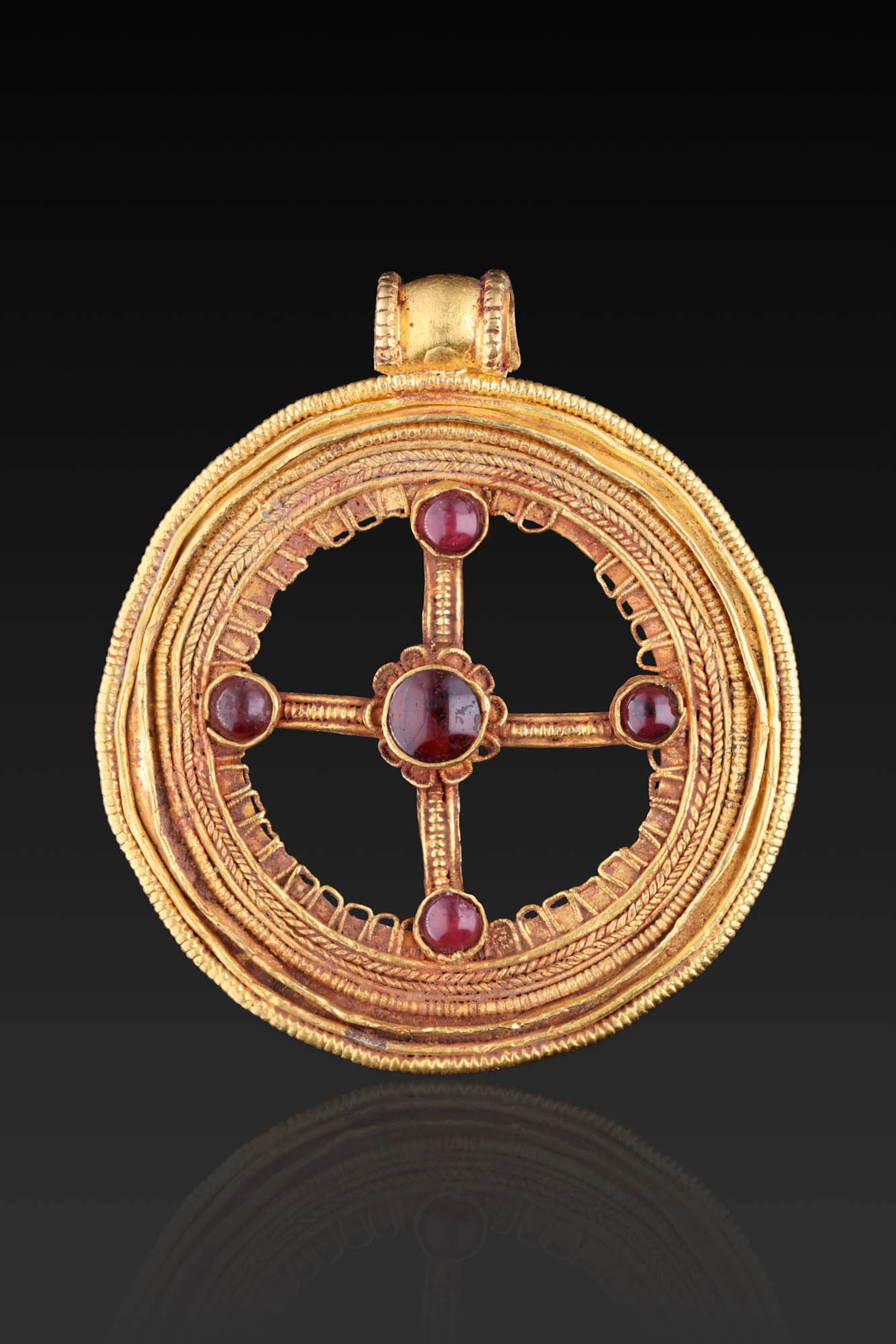 BYZANTINE GOLD AND RED GARNET PENDANT WITH CENTRAL CROSS