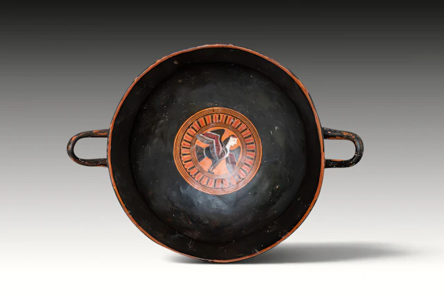 STUNNING GREEK BLACK-FIGURE KYLIX WITH SIREN