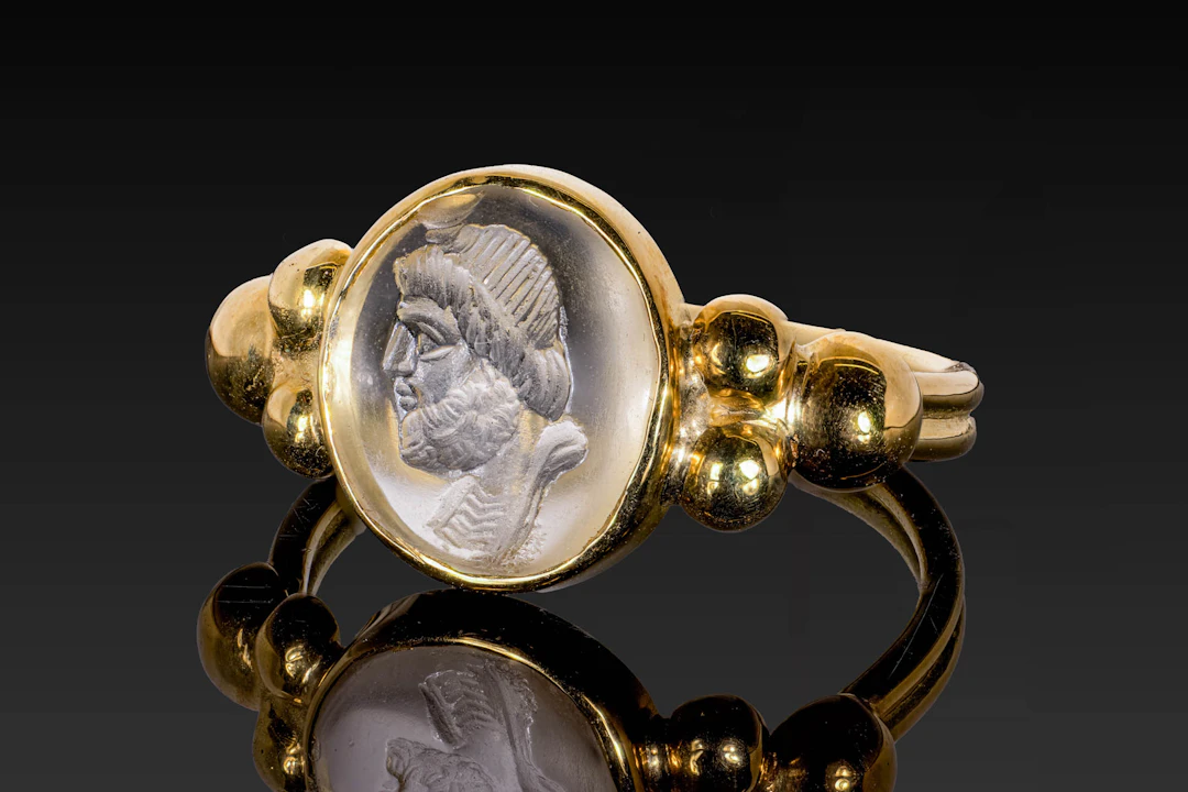 ROMAN ROCK CRYSTAL INTAGLIO OF SERAPIS IN GOLD RING