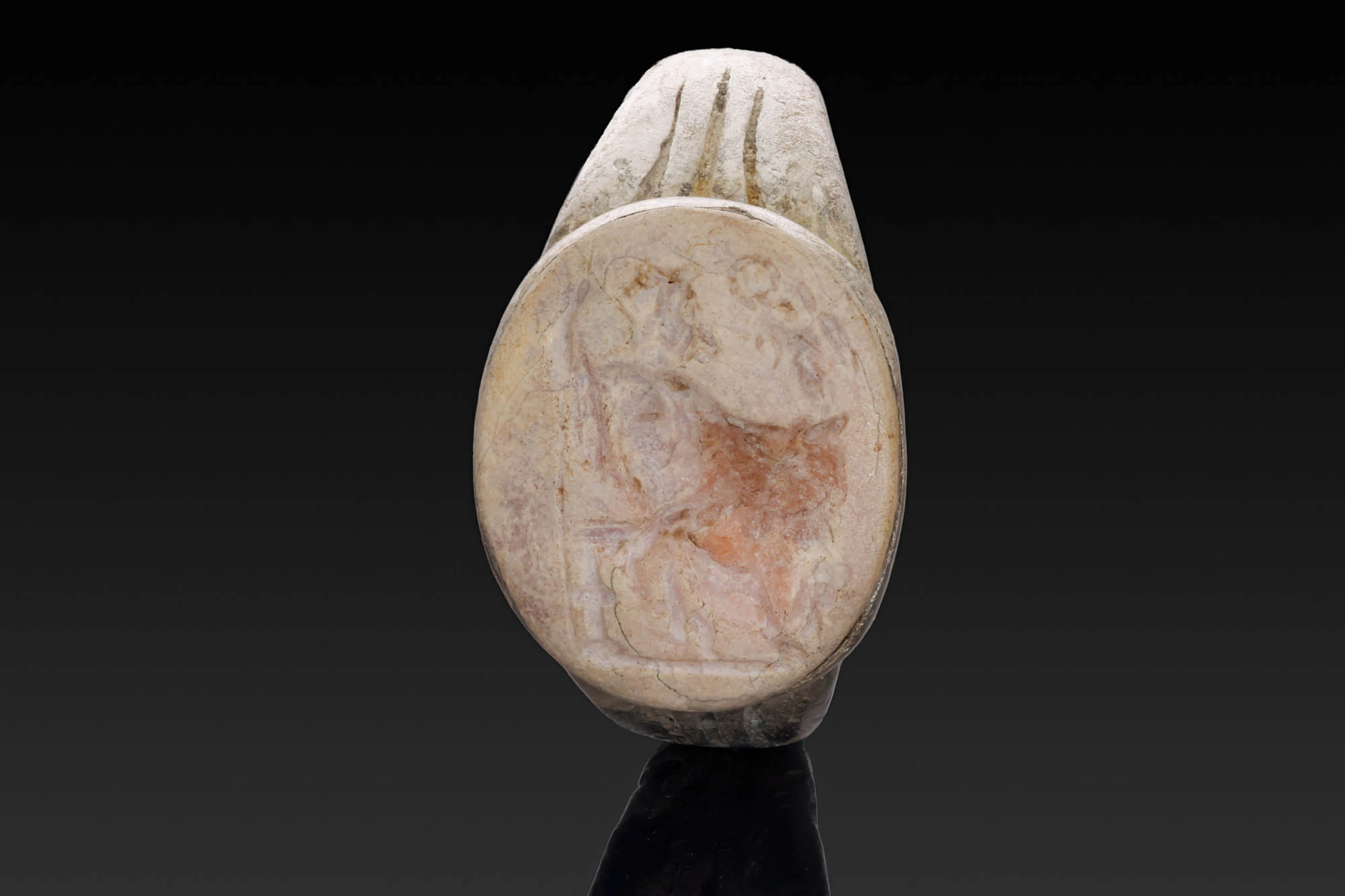 ROMAN SILVER RING WITH AGATE INTAGLIO OF A SEATED JUPITER HOLDING VICTORY