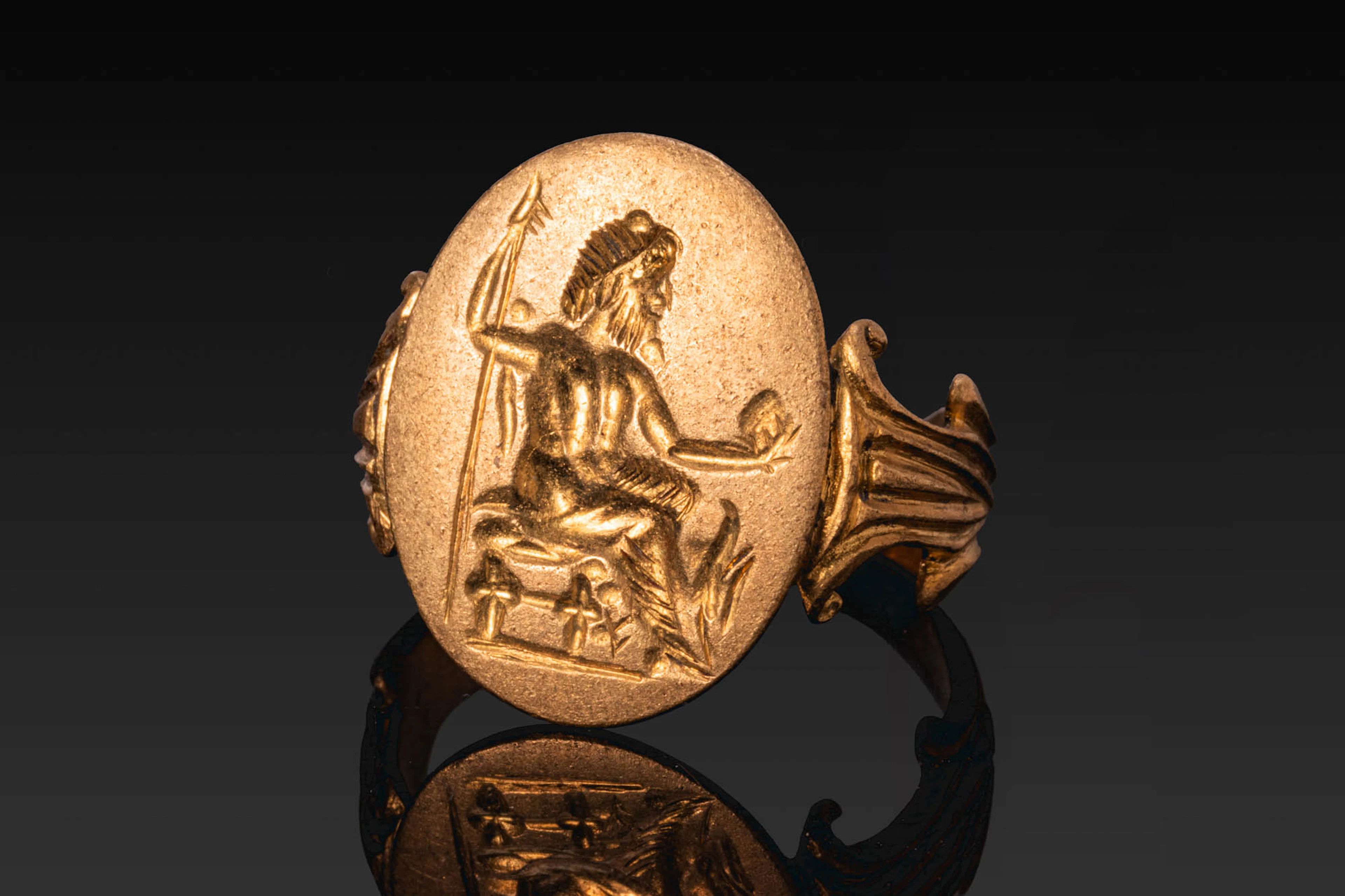 RARE ROMAN GOLD RING WITH JUPITER AND THE EAGLE