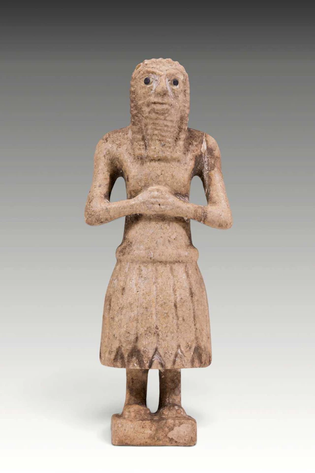 SUMERIAN MARBLE FIGURINE OF PRIEST WITH INLAID EYES