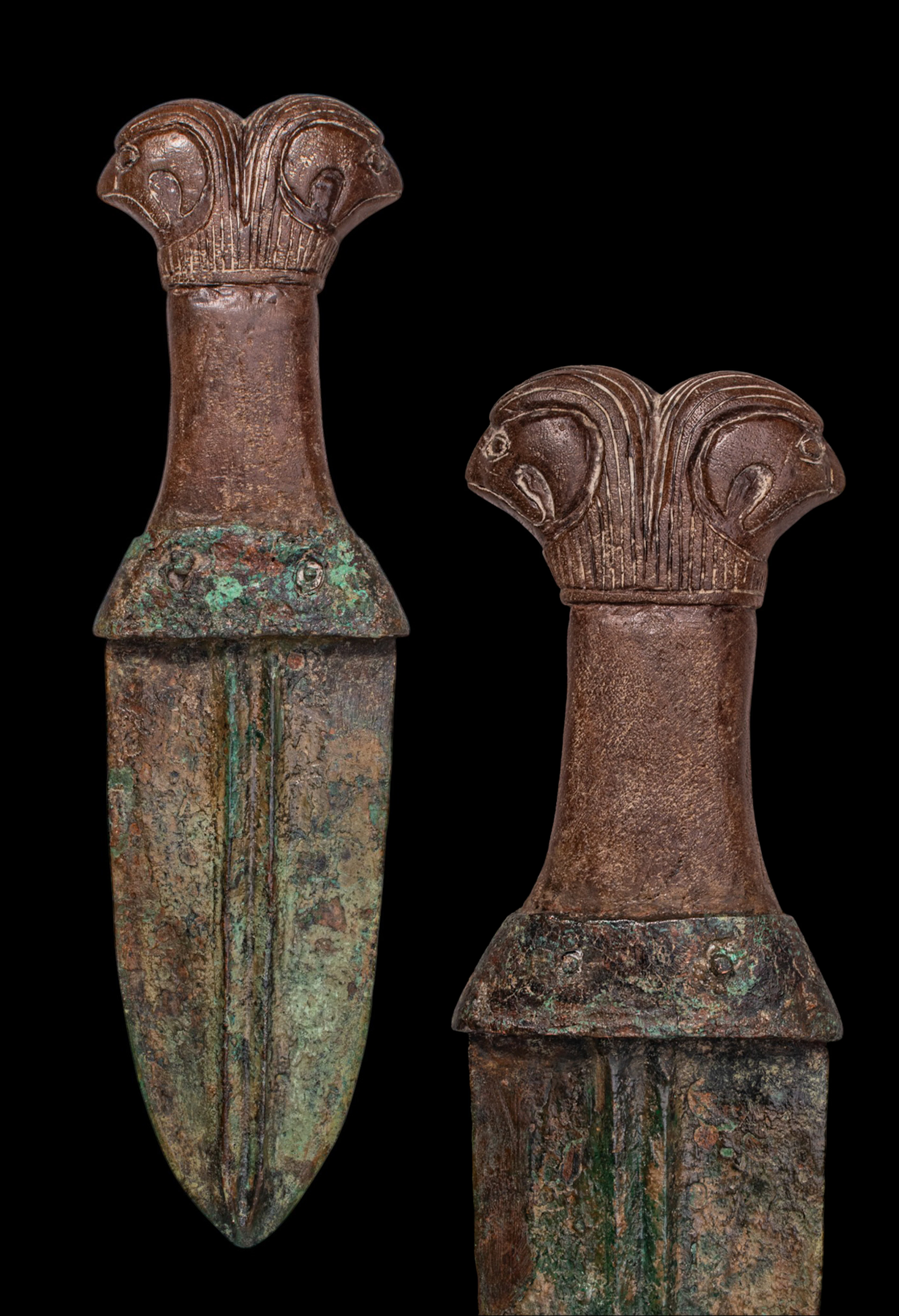 EGYPTIAN BRONZE DAGGER WITH WOODEN DOUBLE FALCON / HORUS HEAD POMMEL