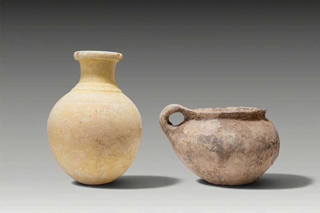 PAIR OF CYPRIOT TERRACOTTA VESSELS