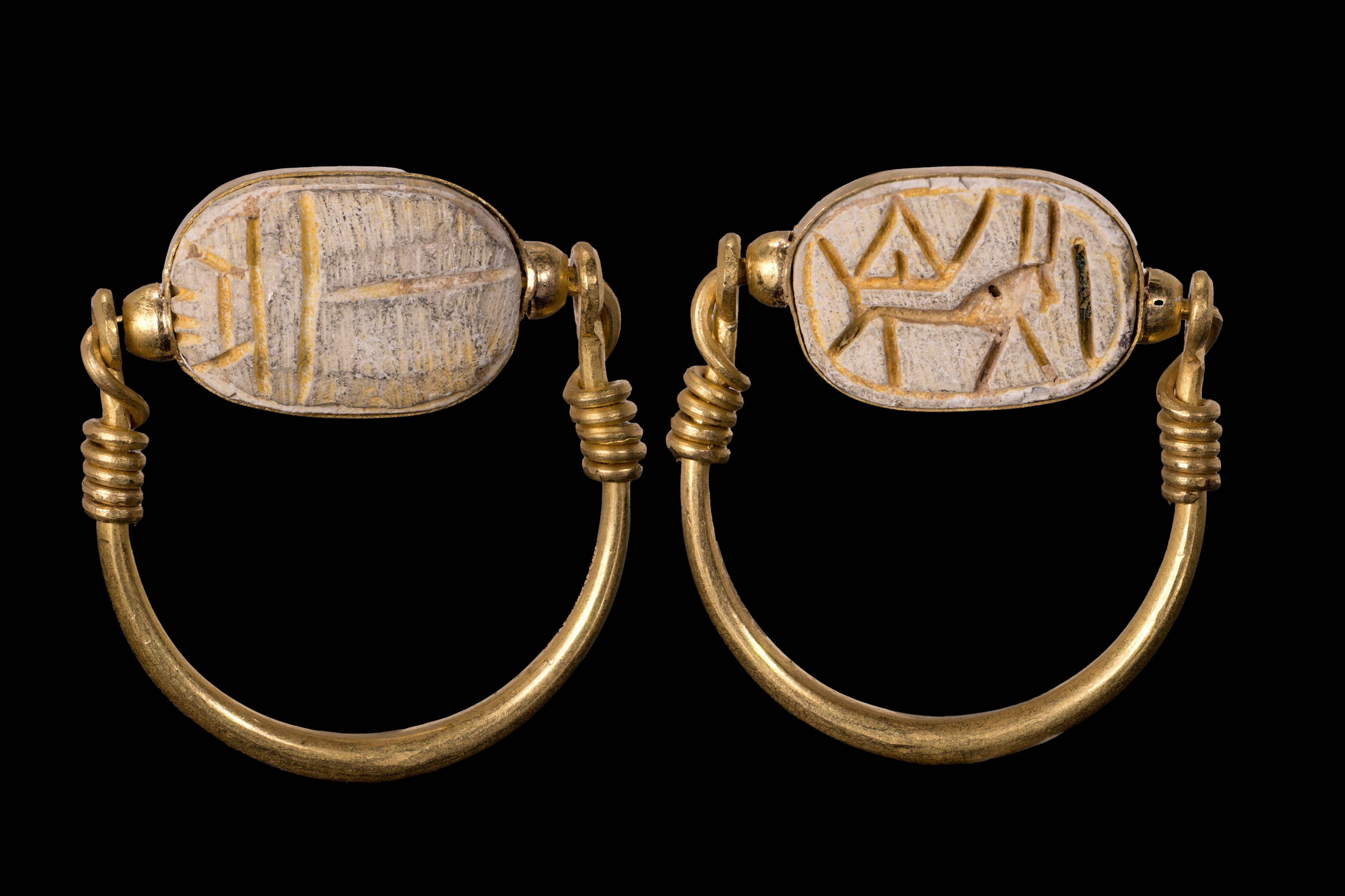 EGYPTIAN STEATITE SCARAB WITH BULL IN GOLD RING