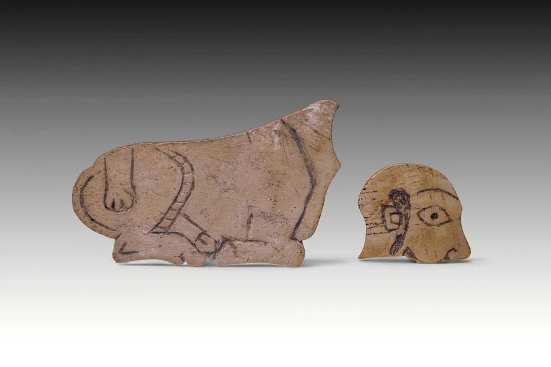 MESOPOTAMIAN SHELL INLAYS OF A BULL AND A MAN