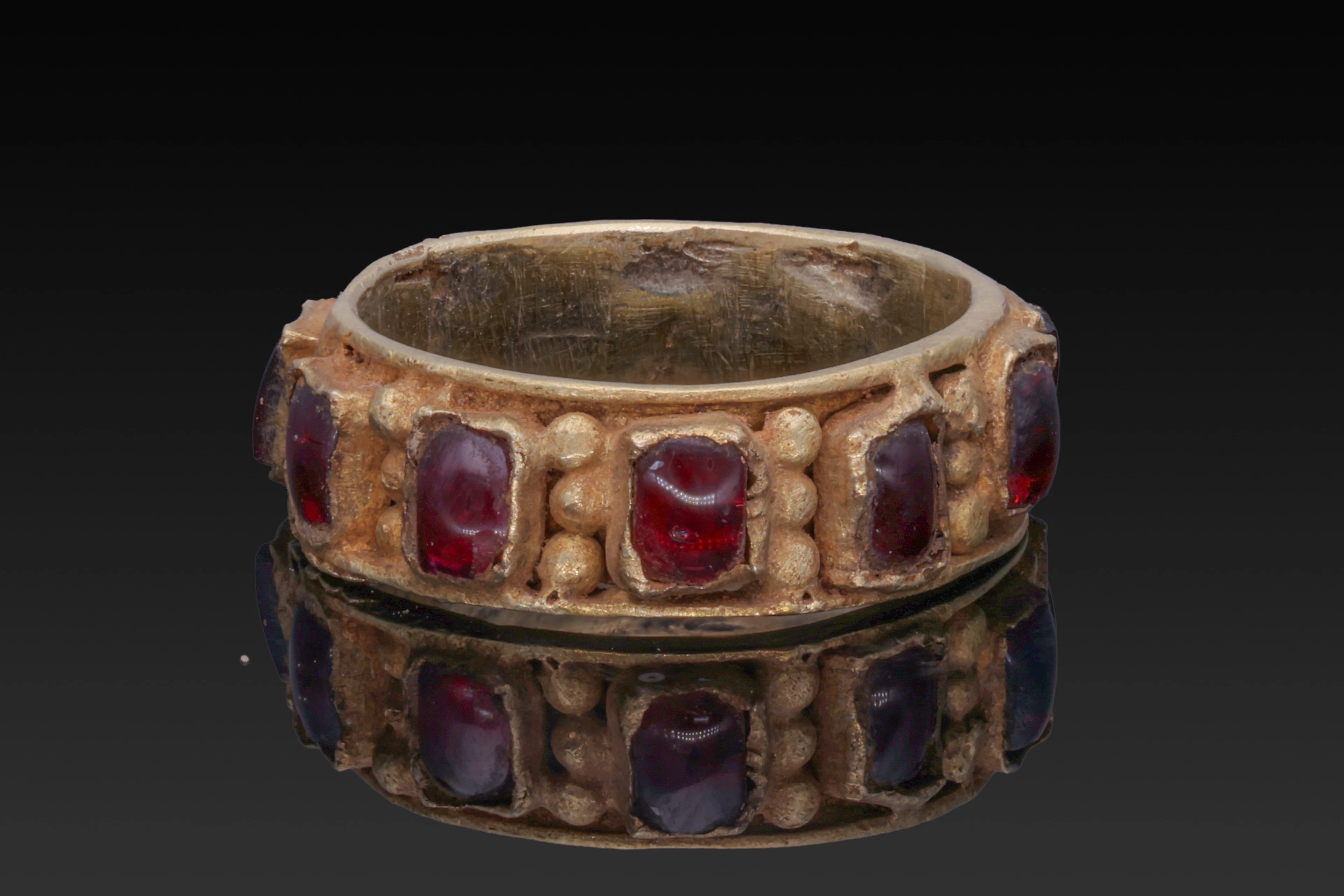 RARE LATE ROMAN / EARLY MIGRATION PERIOD GOLD RING WITH GARNETS