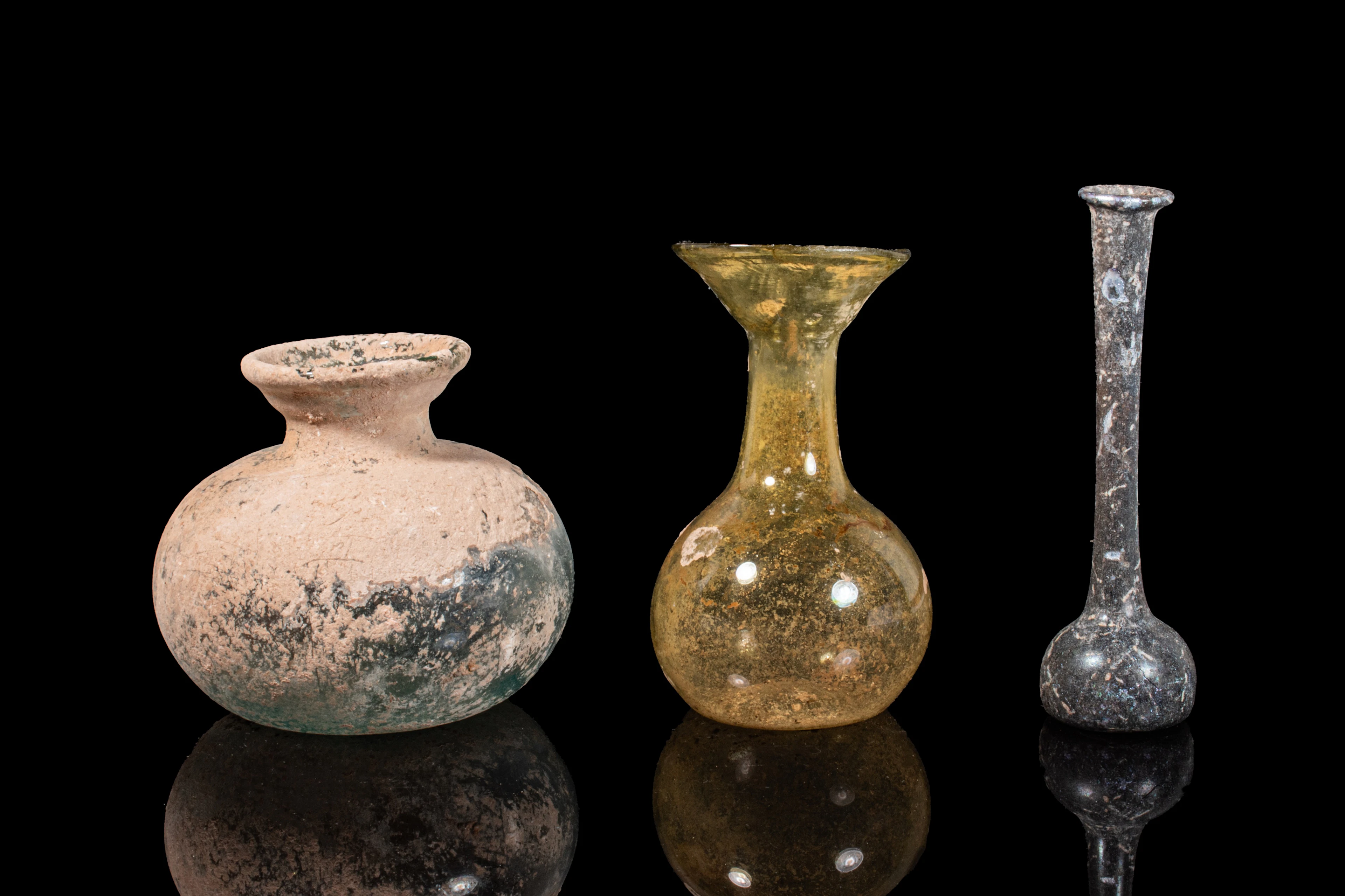 COLLECTION OF ROMAN GLASS VESSELS
