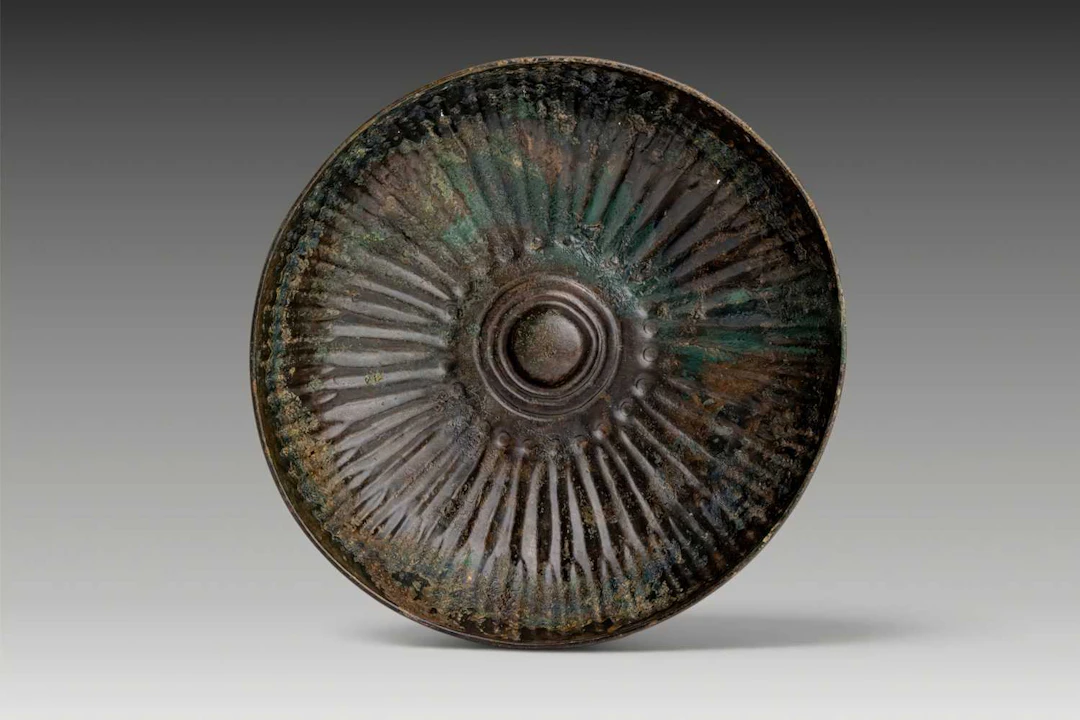 GREEK PERIOD BRONZE LOBED MESOMPHALOS BOWL