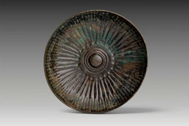 GREEK PERIOD BRONZE LOBED MESOMPHALOS BOWL
