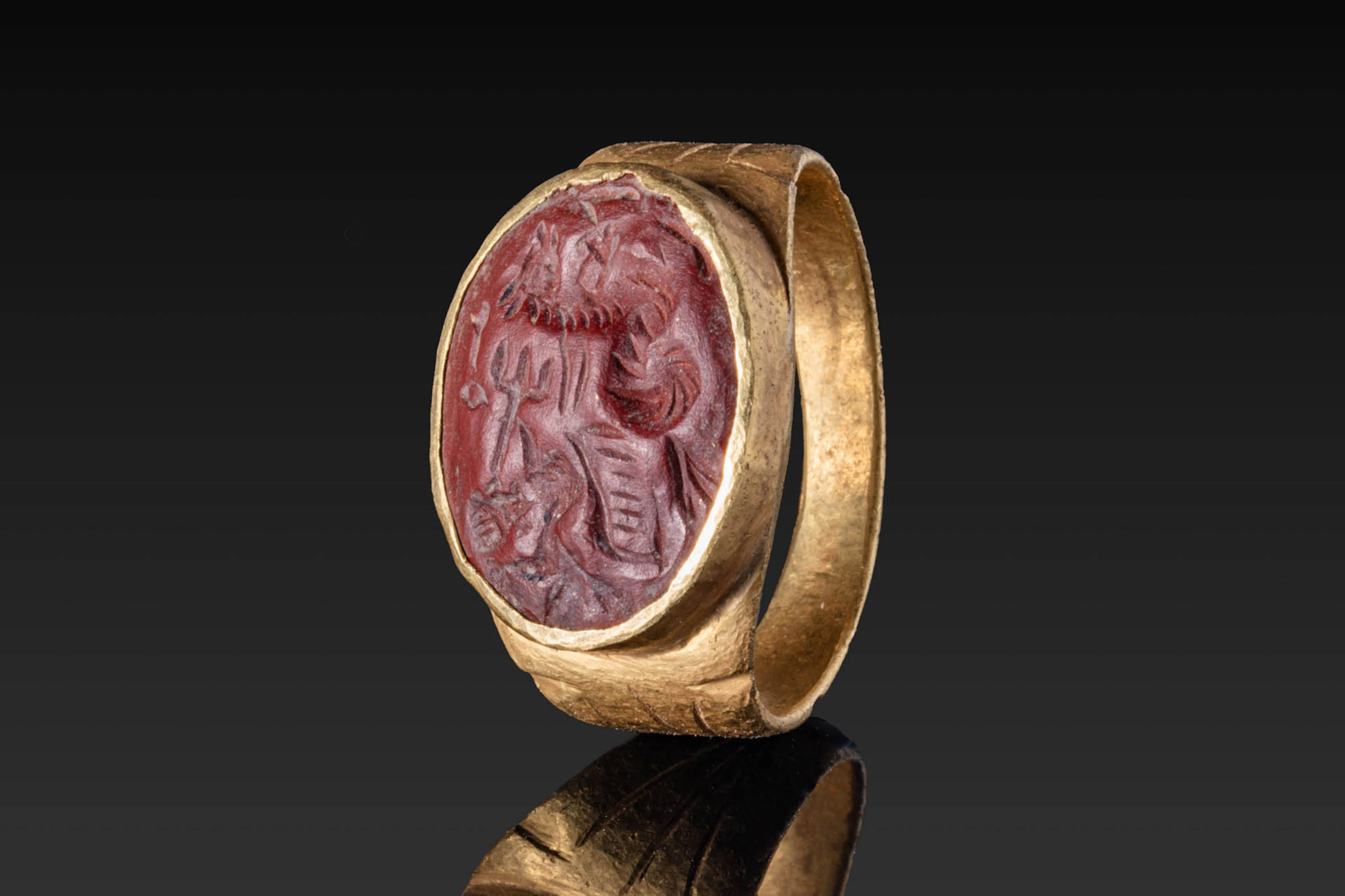 ROMAN HIGH KARAT GOLD RING WITH RED JASPER INTAGLIO DEPICTING NEPTUNE