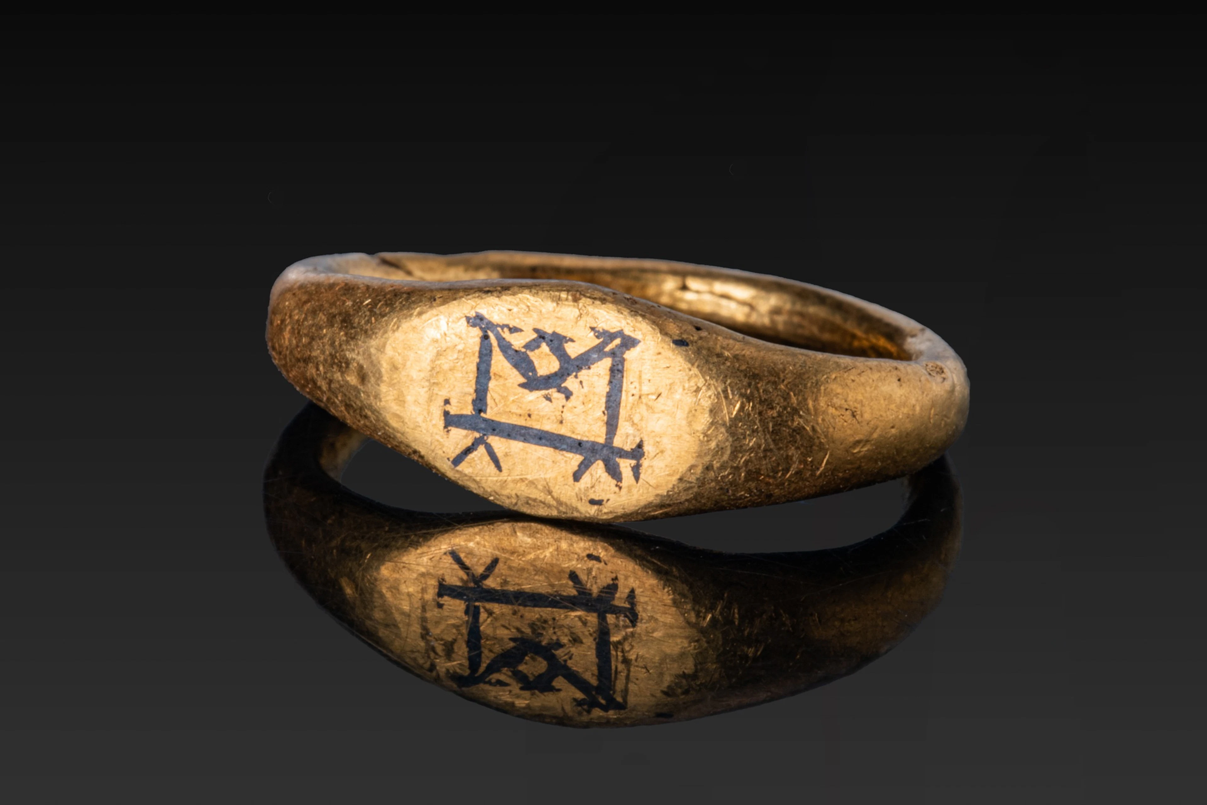 MEROVINGIAN HIGH KARAT GOLD RING WITH NIELLO MONOGRAM
