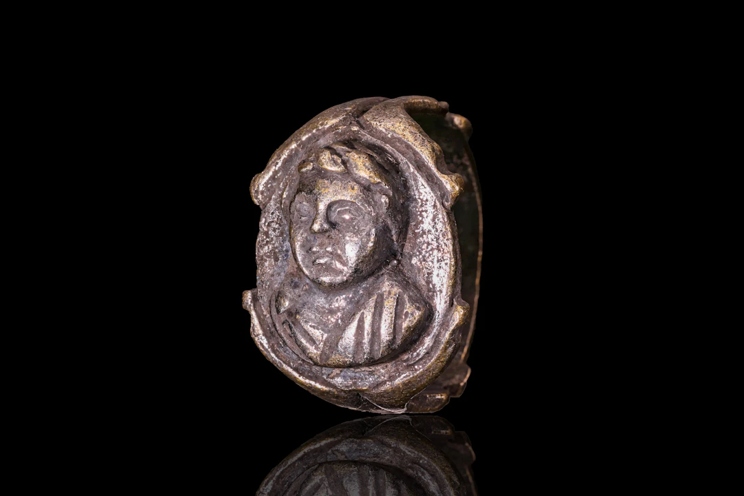 ROMAN SILVER RING WITH BUST OF A MAN