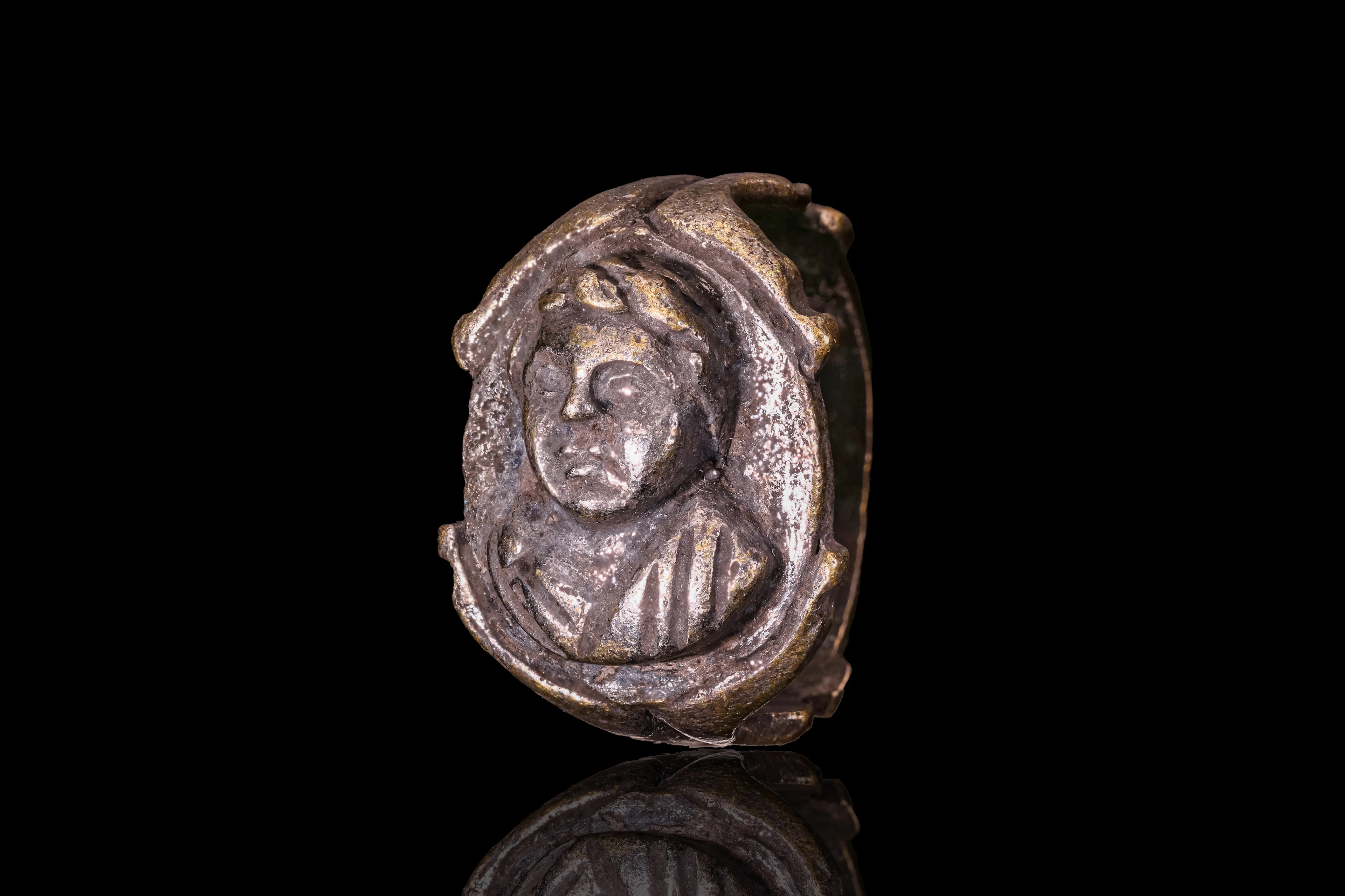 ROMAN SILVER RING WITH BUST OF A MAN
