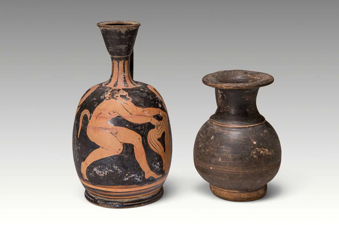 PAIR OF GREEK RED-FIGURE AND BLACK-GLAZED VESSELS (SQUAT LEKYTHOS AND OLPE)