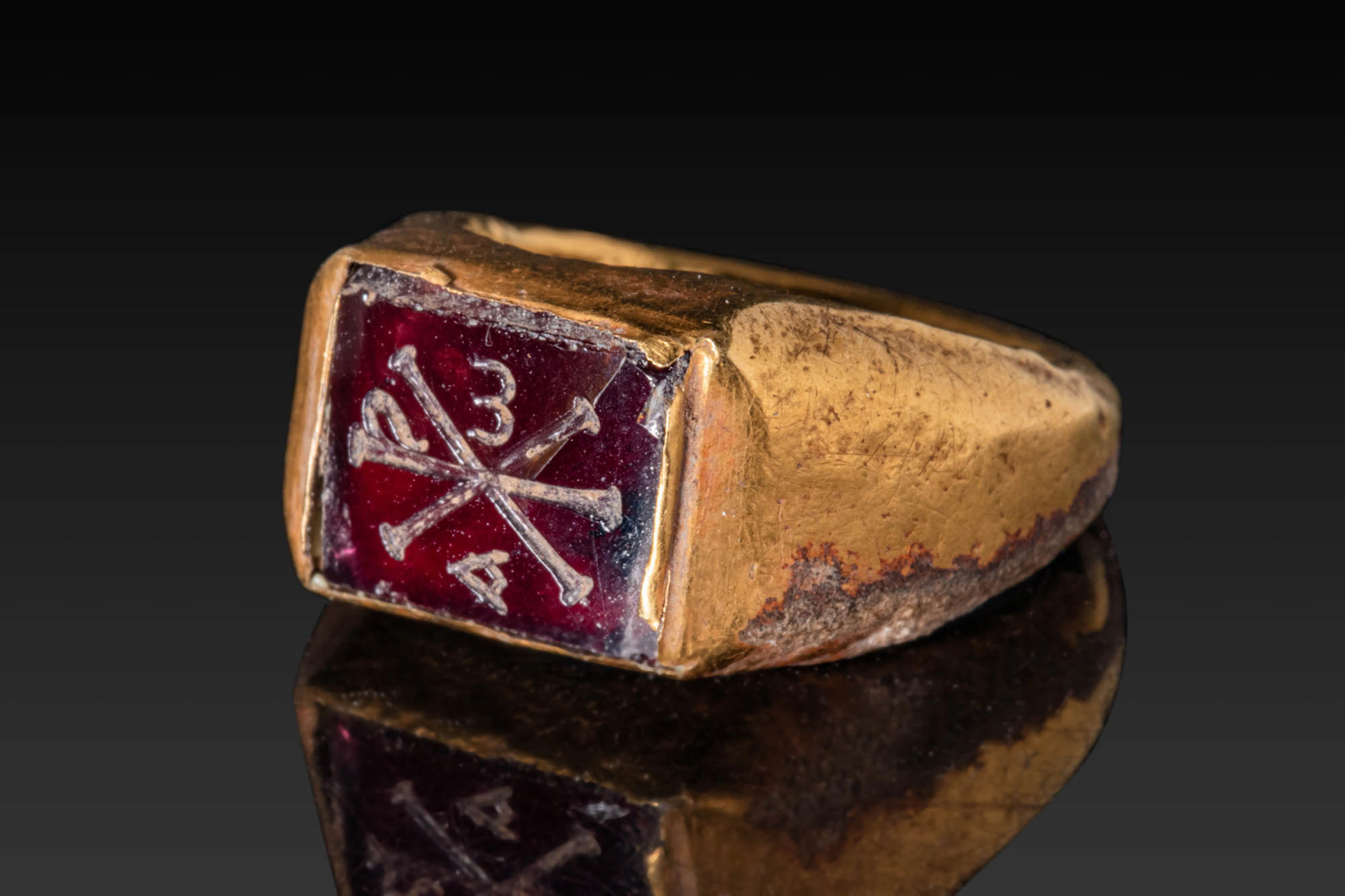 BYZANTINE HIGH KARAT GOLD RING WITH RED GARNET INTAGLIO DEPICTING CHI-RHO