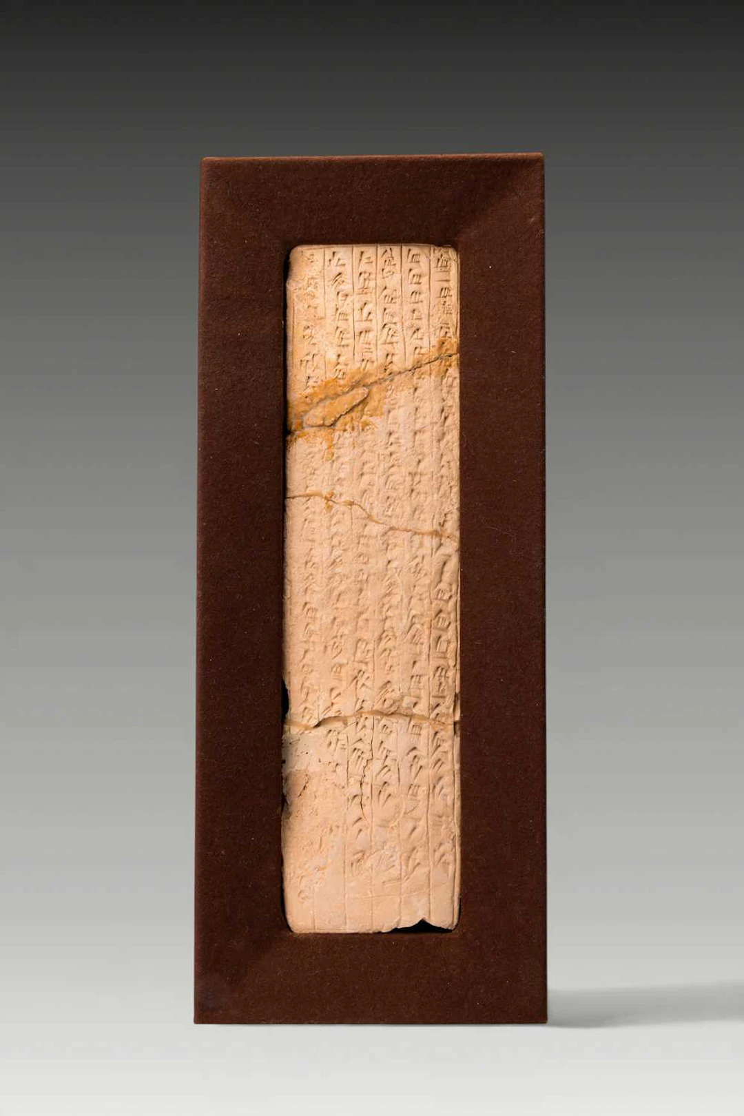 IMPORTANT SUMERIAN TERRACOTTA TABLET WITH CUNEIFORM INSCRIPTION