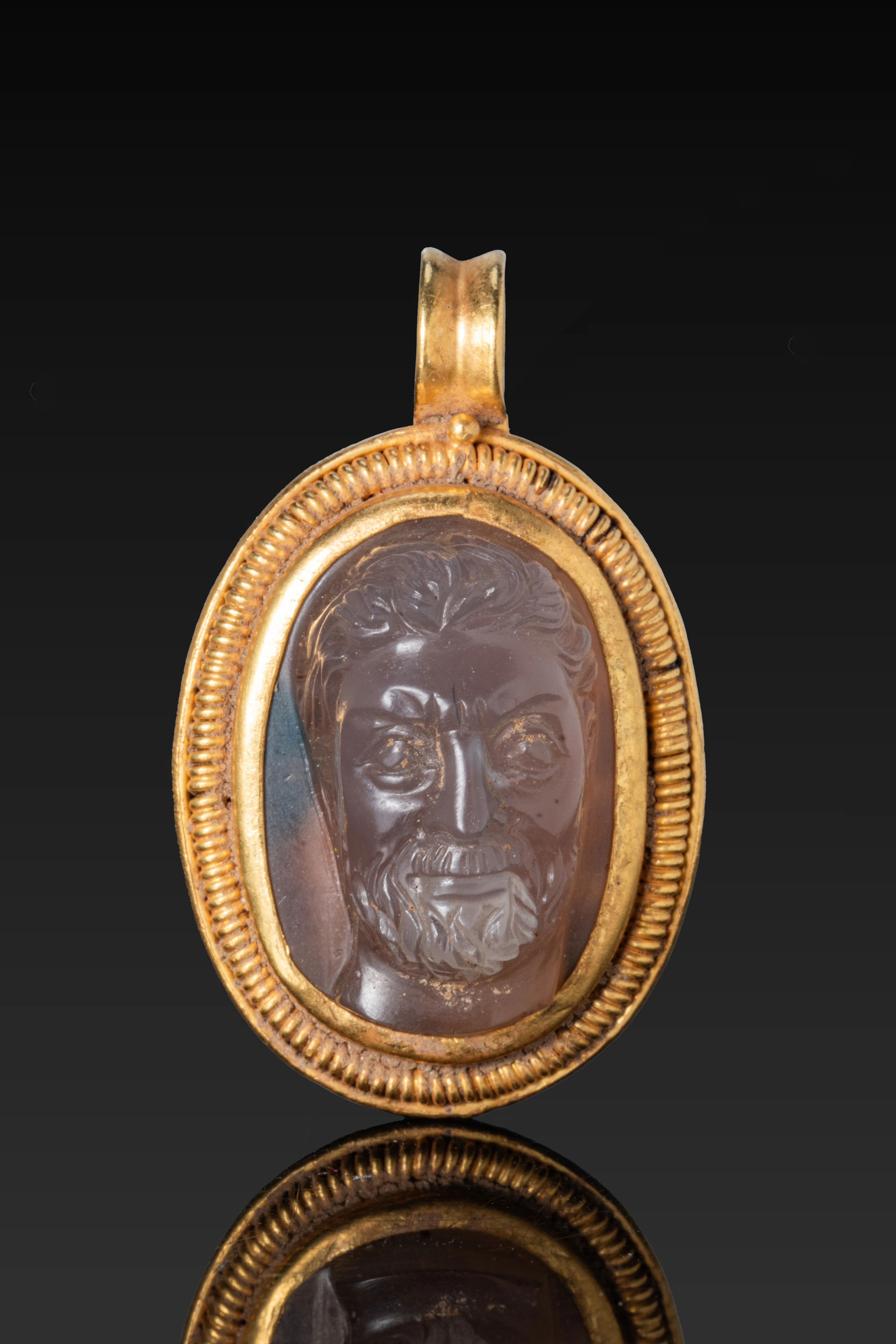 ROMAN QUARTZ CAMEO OF AN EMPEROR IN GOLD PENDANT