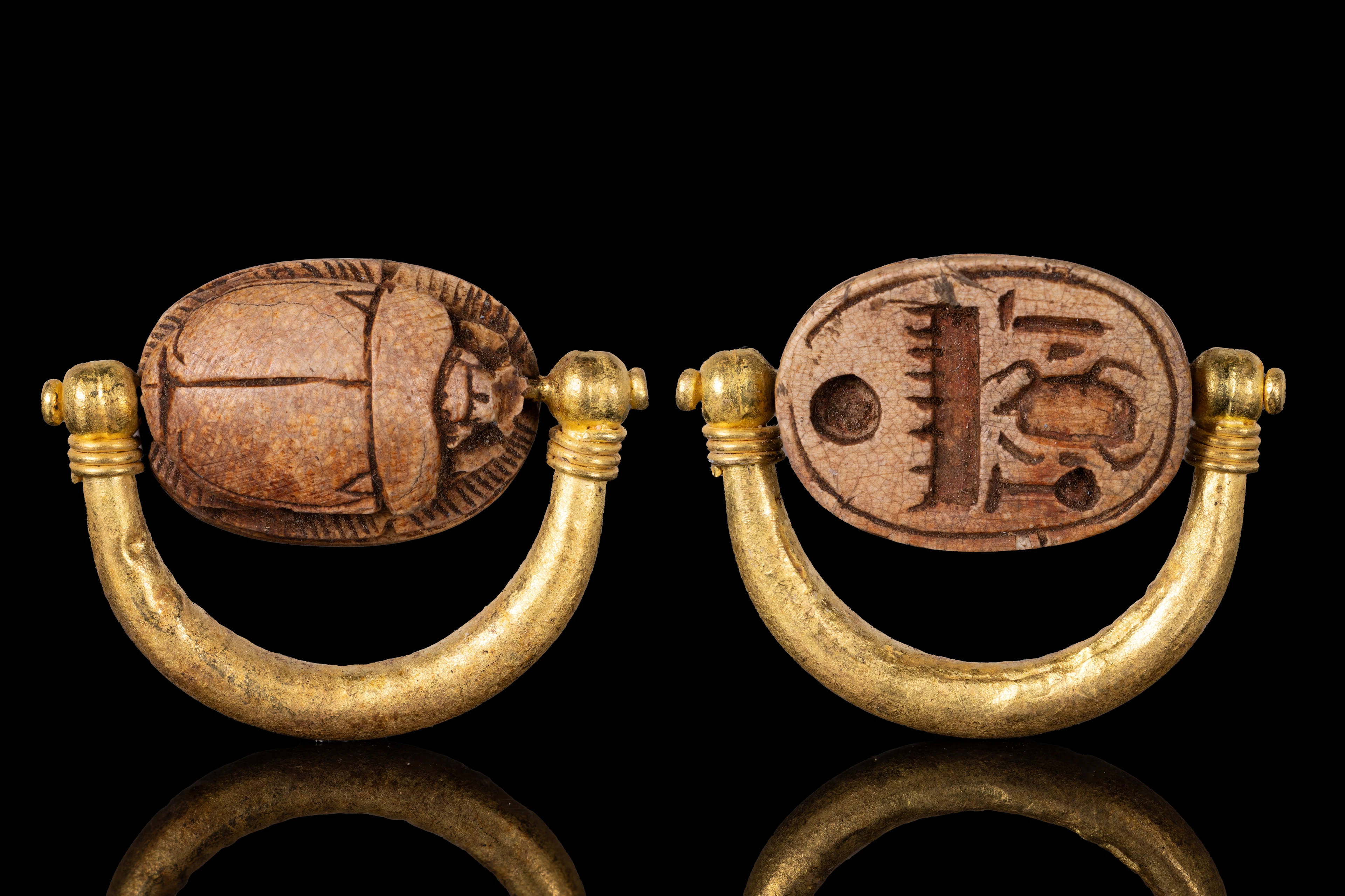EGYPTIAN STEATITE SCARAB OF THUTMOSE III (MENKHEPERRE) IN GOLD SWIVEL RING