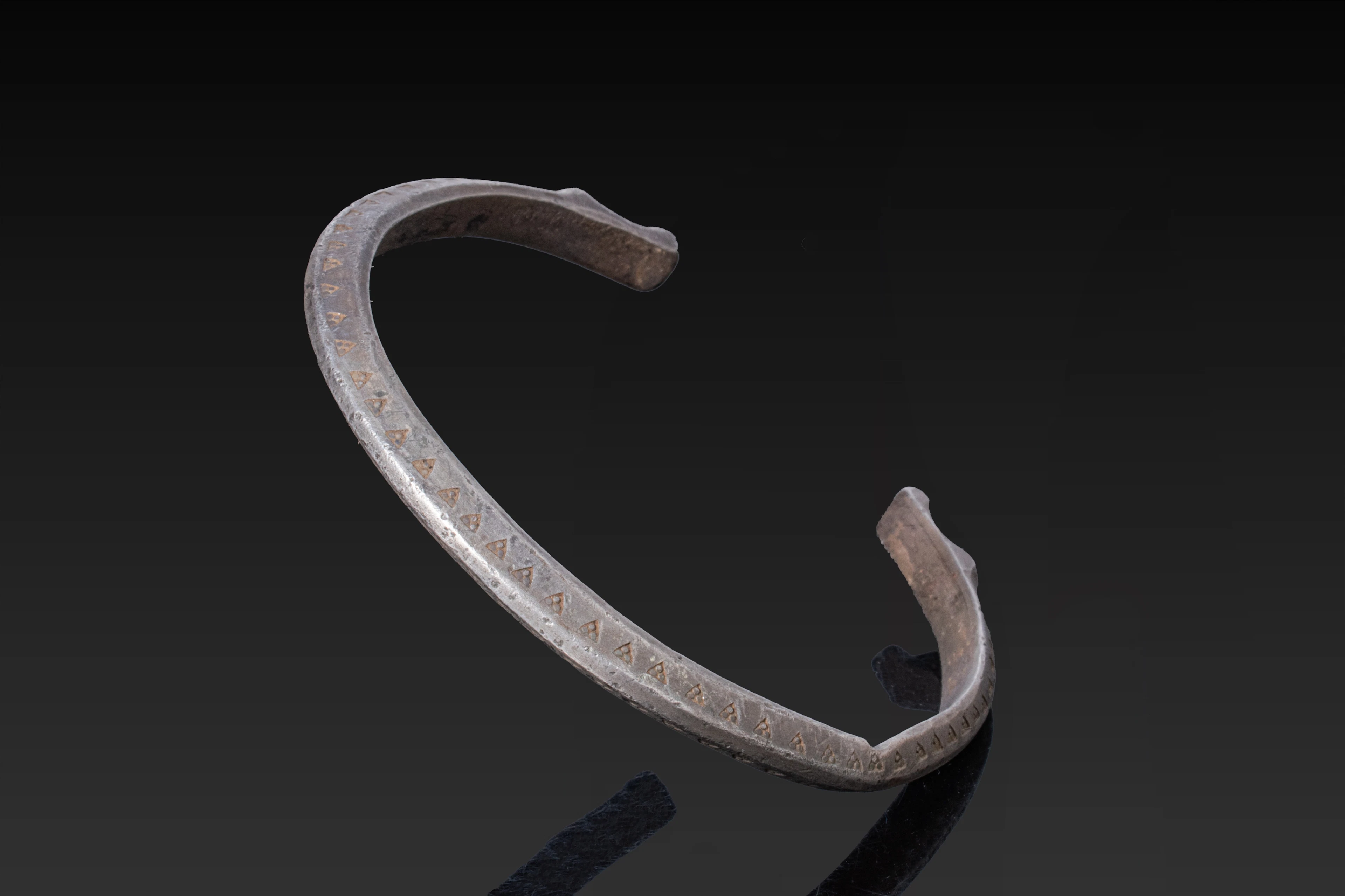STUNNING VIKING SILVER BRACELET WITH FAFNIR HEAD FINIALS