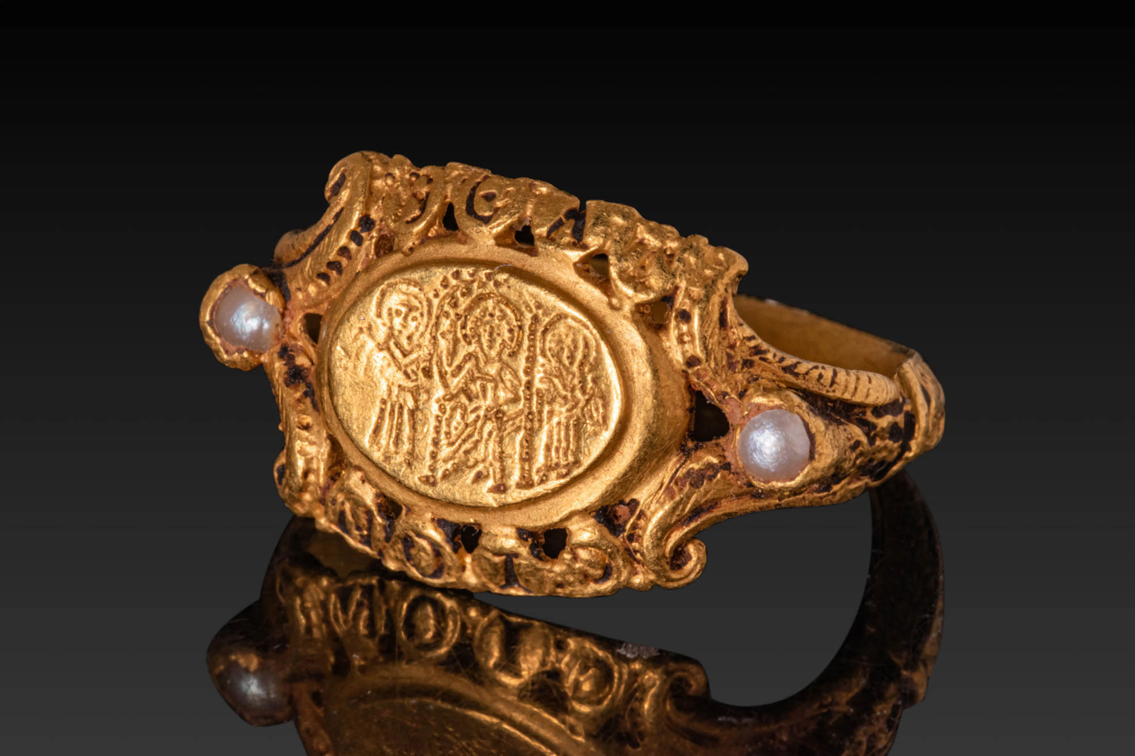 RARE BYZANTINE OPENWORK HIGH KARAT GOLD RING WITH PEARLS, DEPICTING