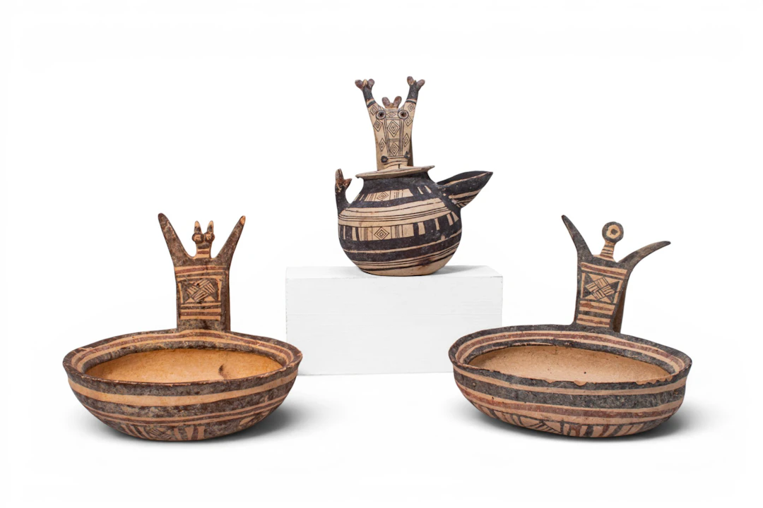 COLLECTION OF DAUNIAN KYATHOI AND ASKOS WITH GEOMETRIC DECORATION