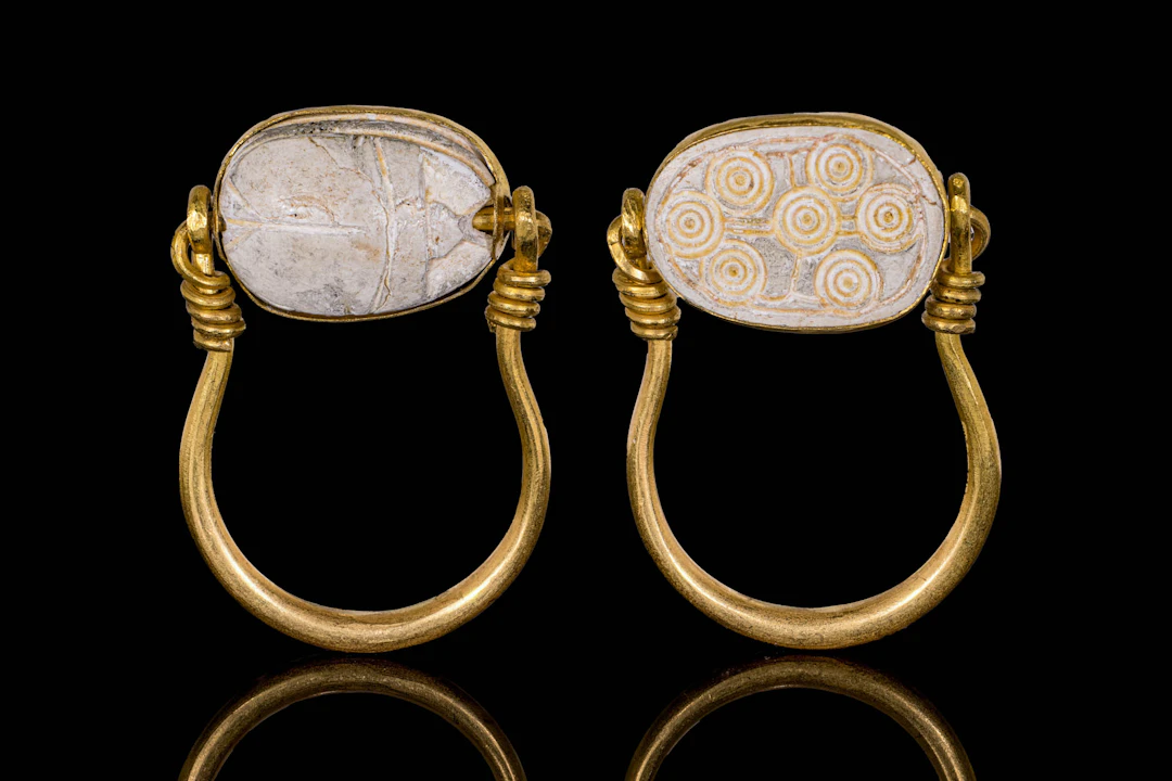 EGYPTIAN STONE SCARAB WITH CONCENTRIC CIRCLES IN SWIVEL GOLD RING
