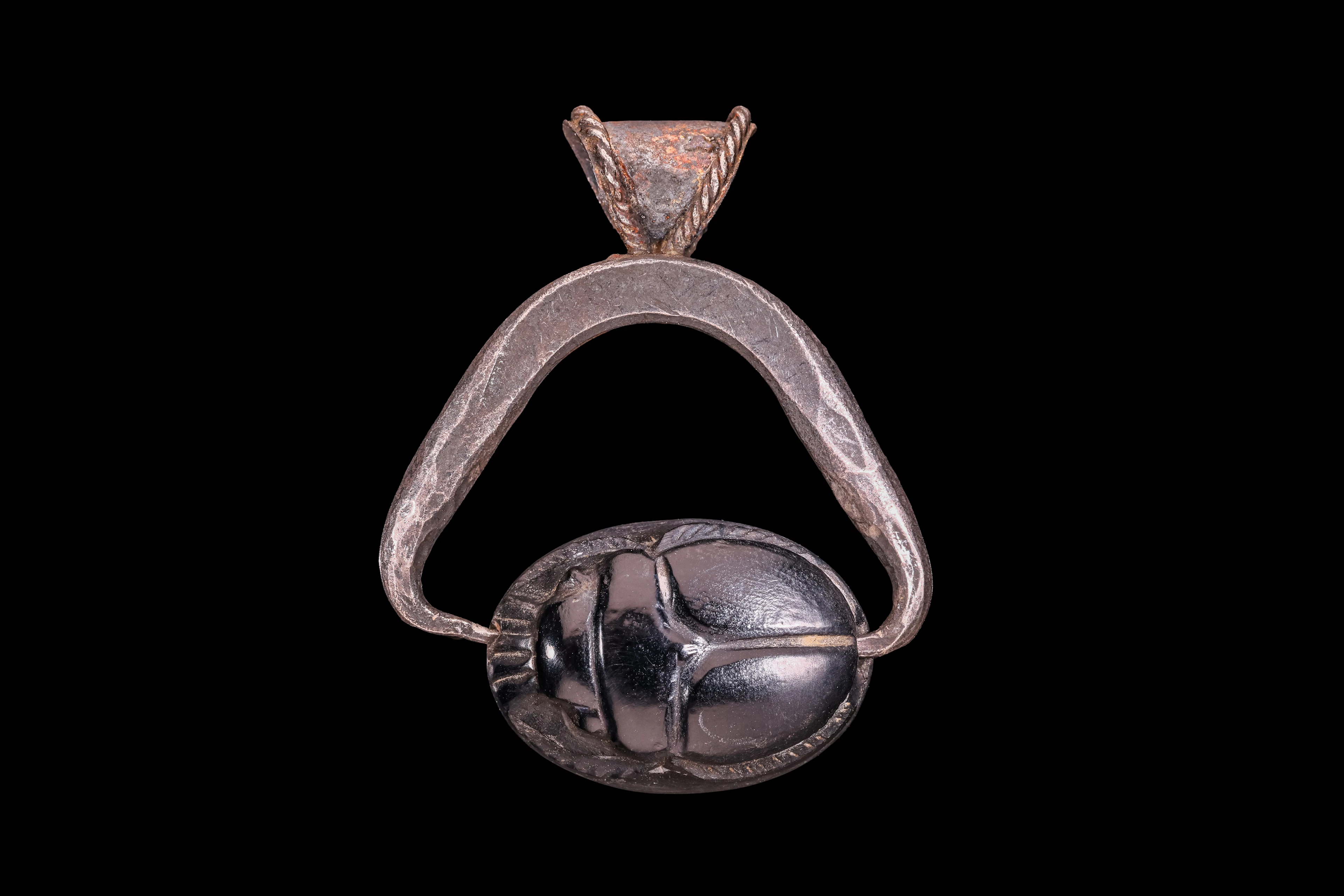 GRAECO-EGYPTIAN BLACK STONE SCARAB IN SILVER PENDANT