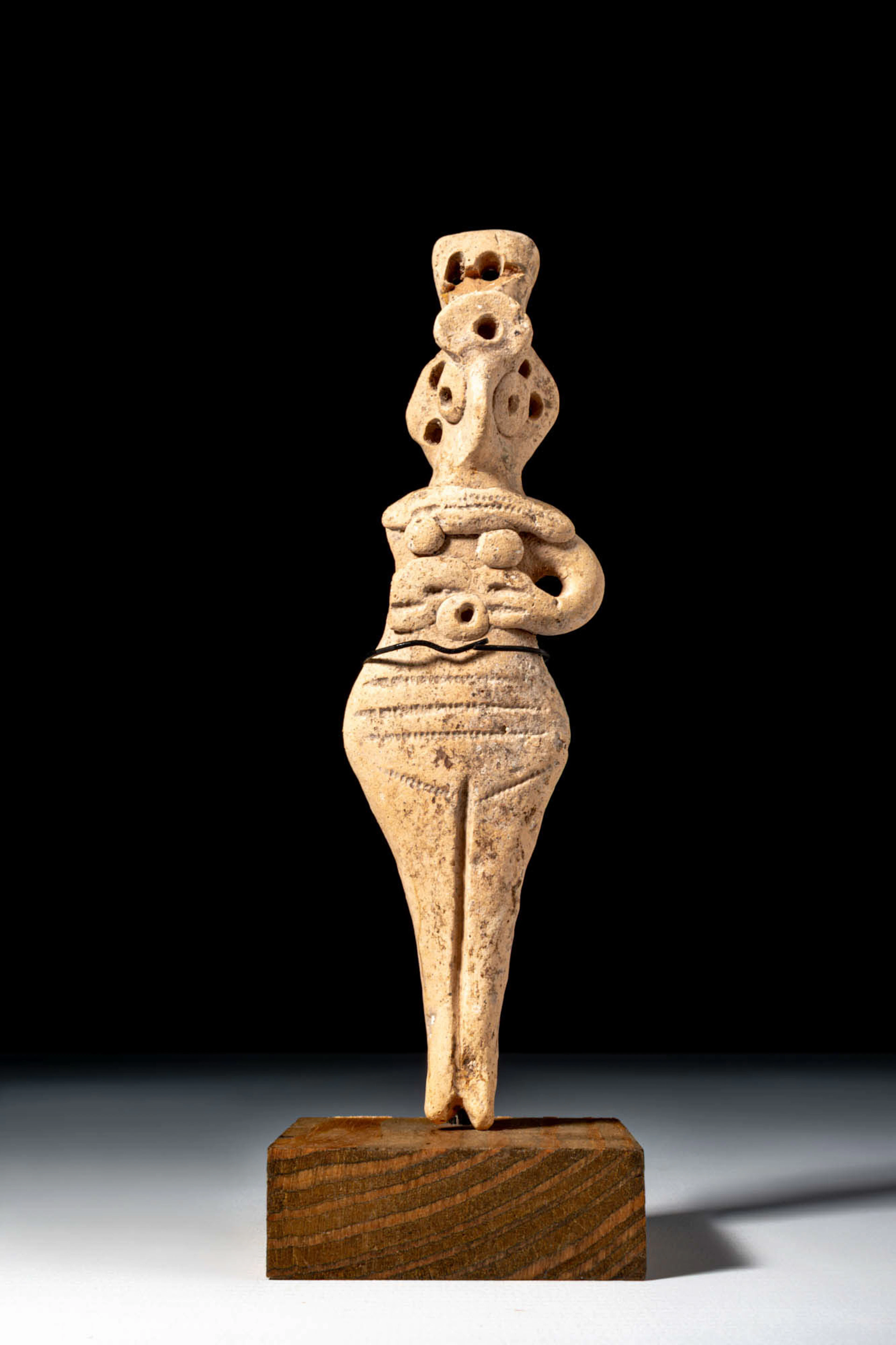 SYRO-HITTITE TERRACOTTA FEMALE IDOL
