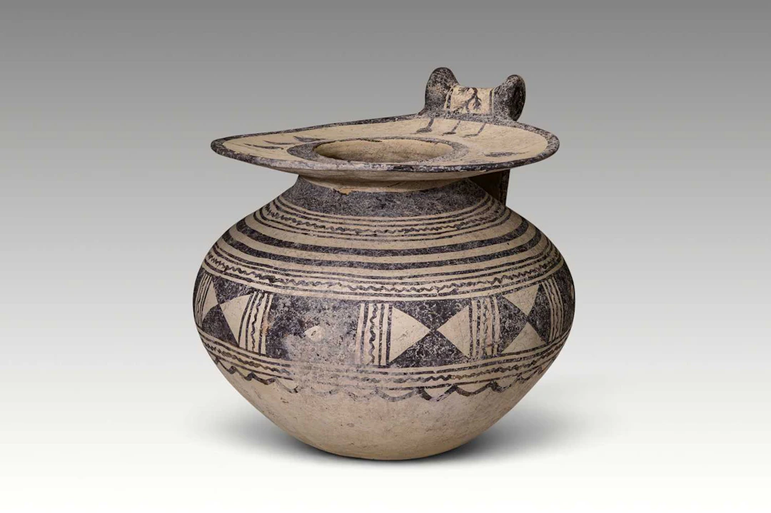 LARGE DAUNIAN TERRACOTTA KRATER WITH GEOMETRIC DECORATION