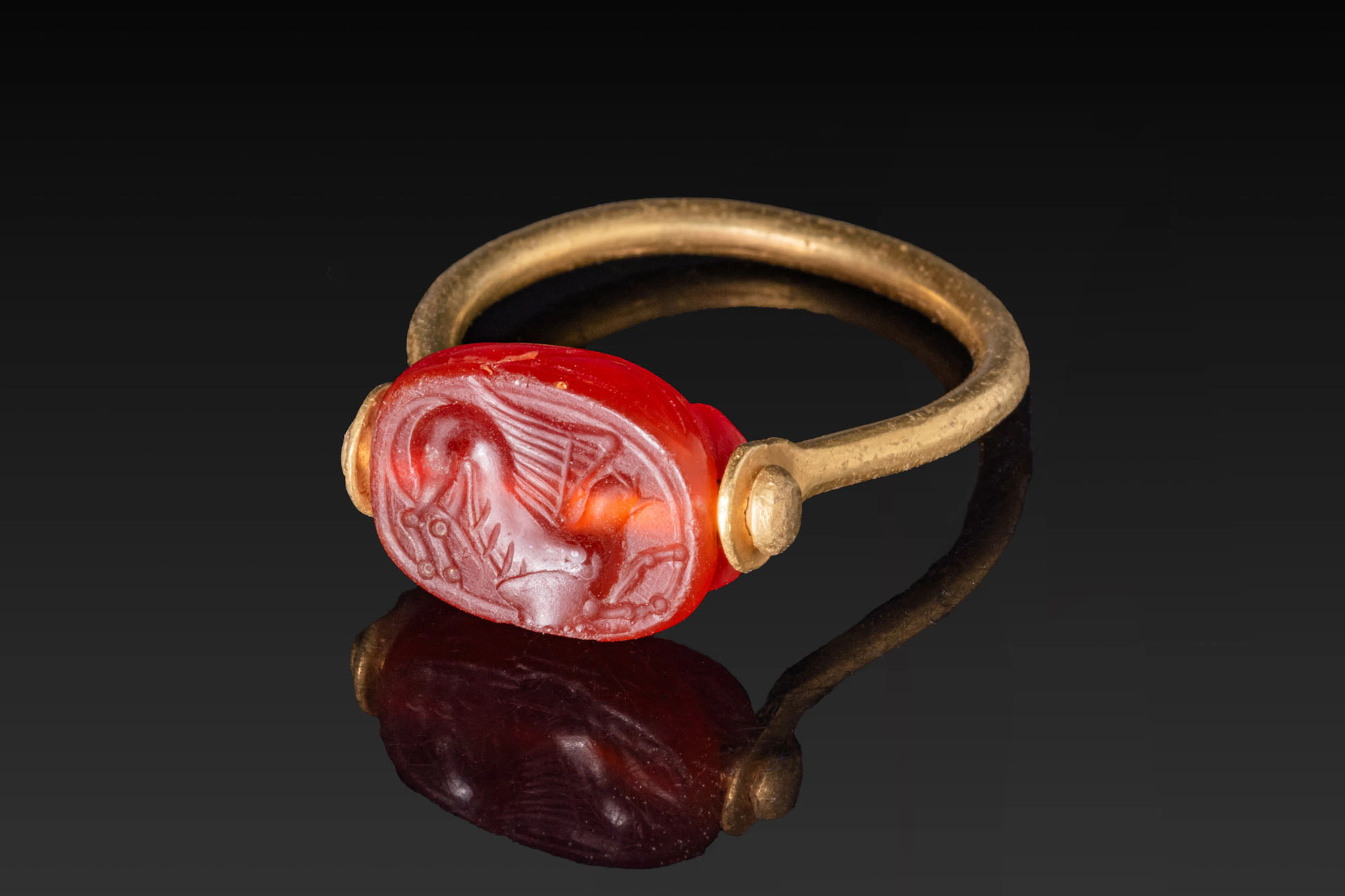 ETRUSCAN CARNELIAN SCARAB WITH GRIFFON IN GOLD RING